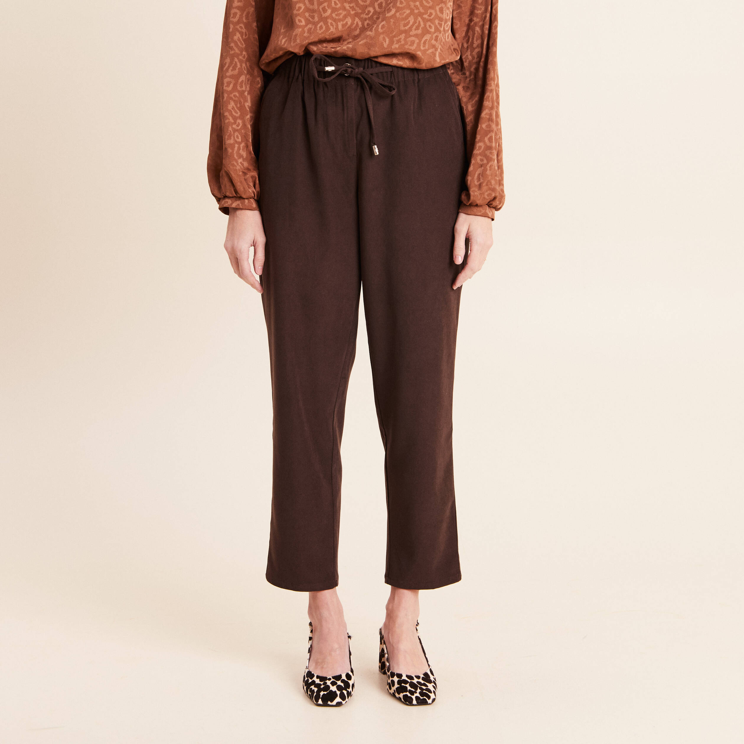 Jogging boyfriend 7/8&egrave;me en velours marron fonc&eacute; femme