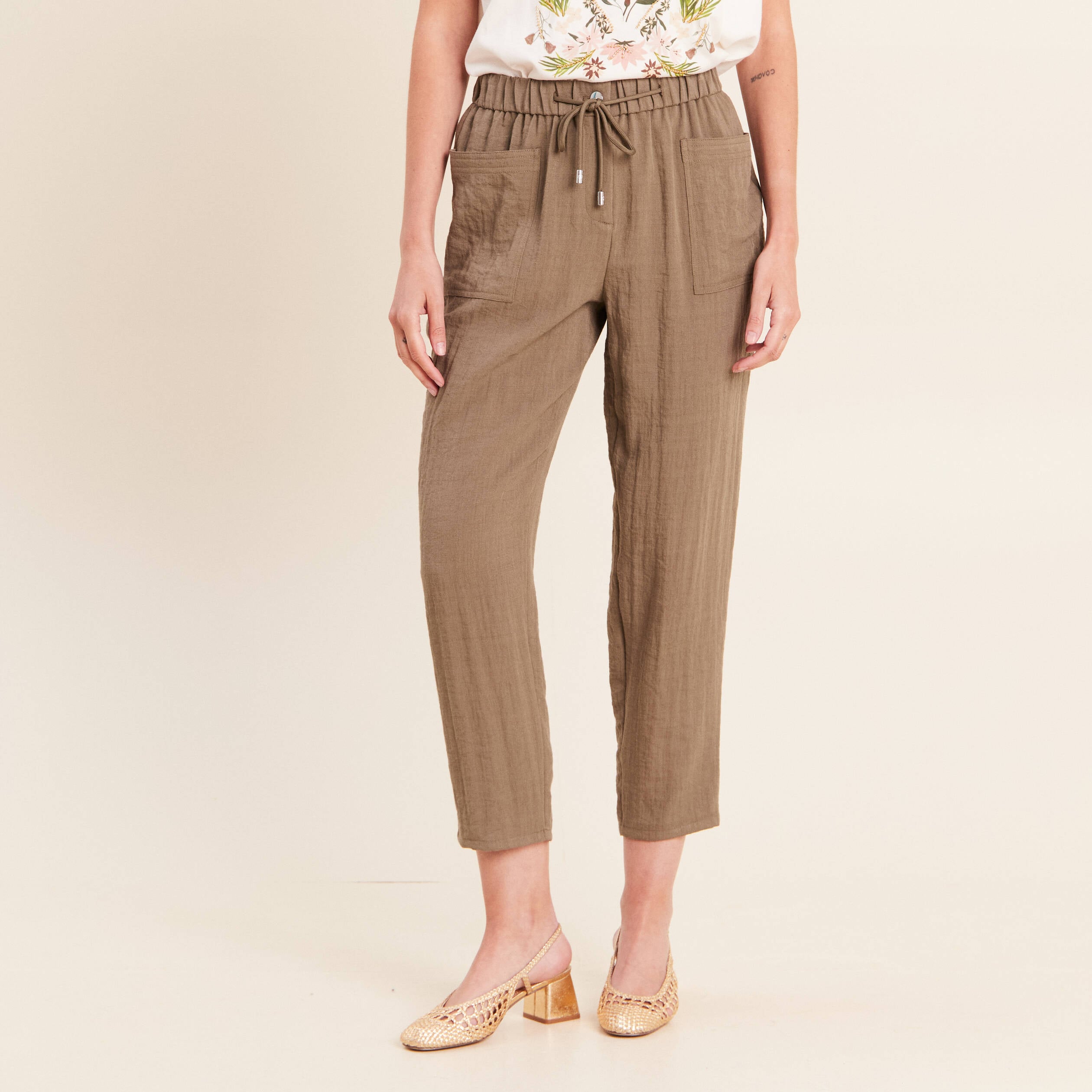 Pantalon mom 7/8&egrave;me en coton vert kaki femme