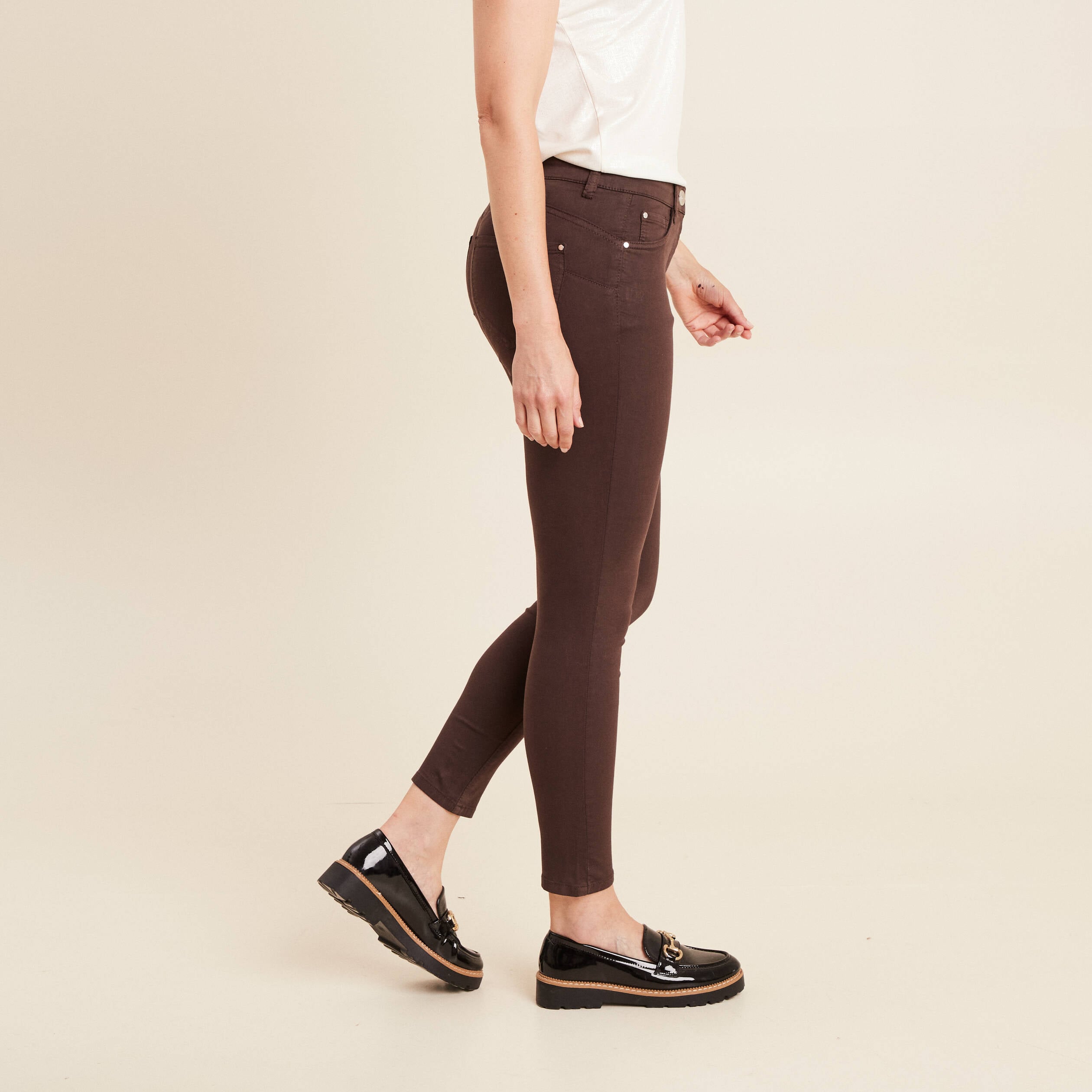 Pantalon magique Le L&eacute;ger coupe ajust&eacute;e marron fonc&eacute; femme