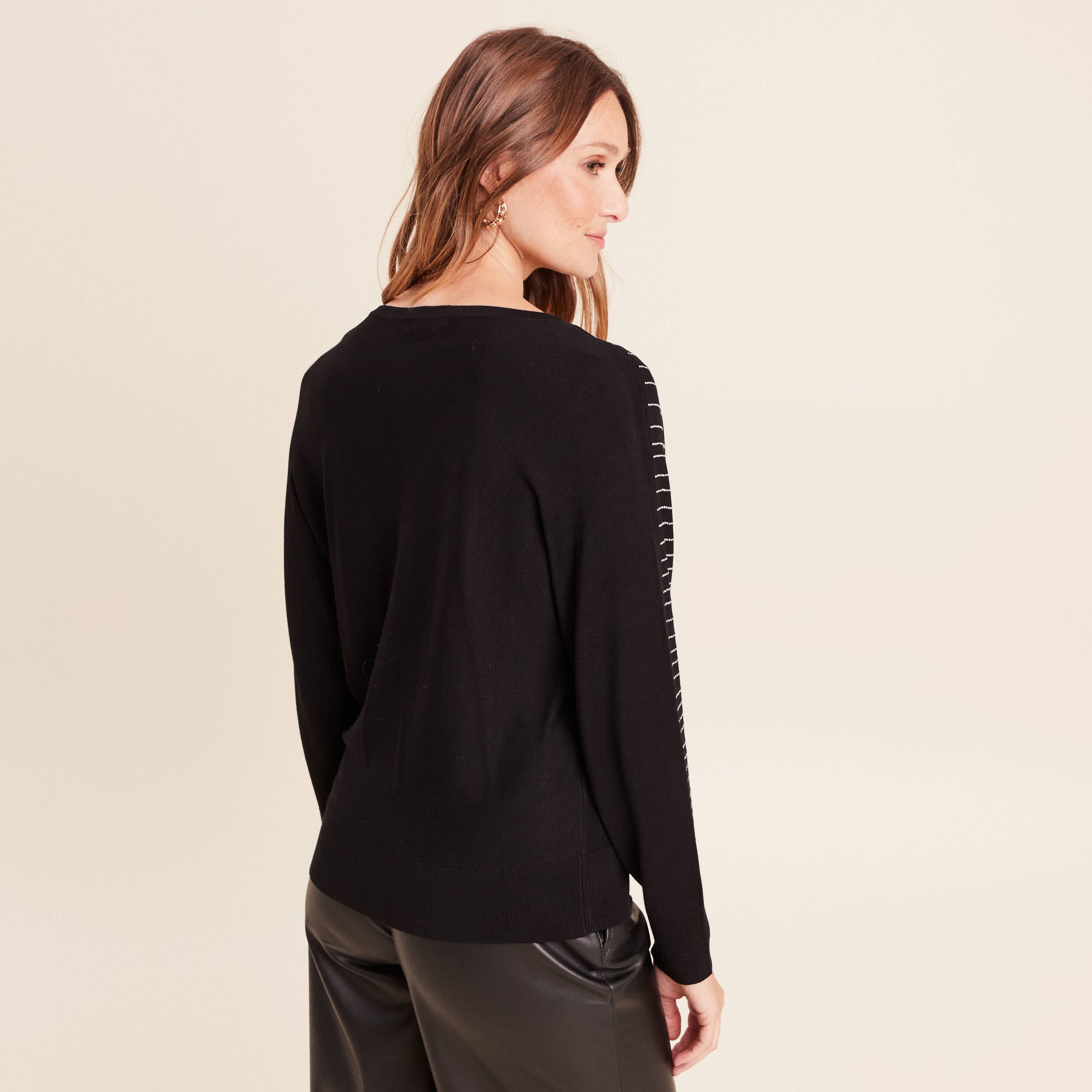 Pull ajust&eacute; col bateau strass noir femme