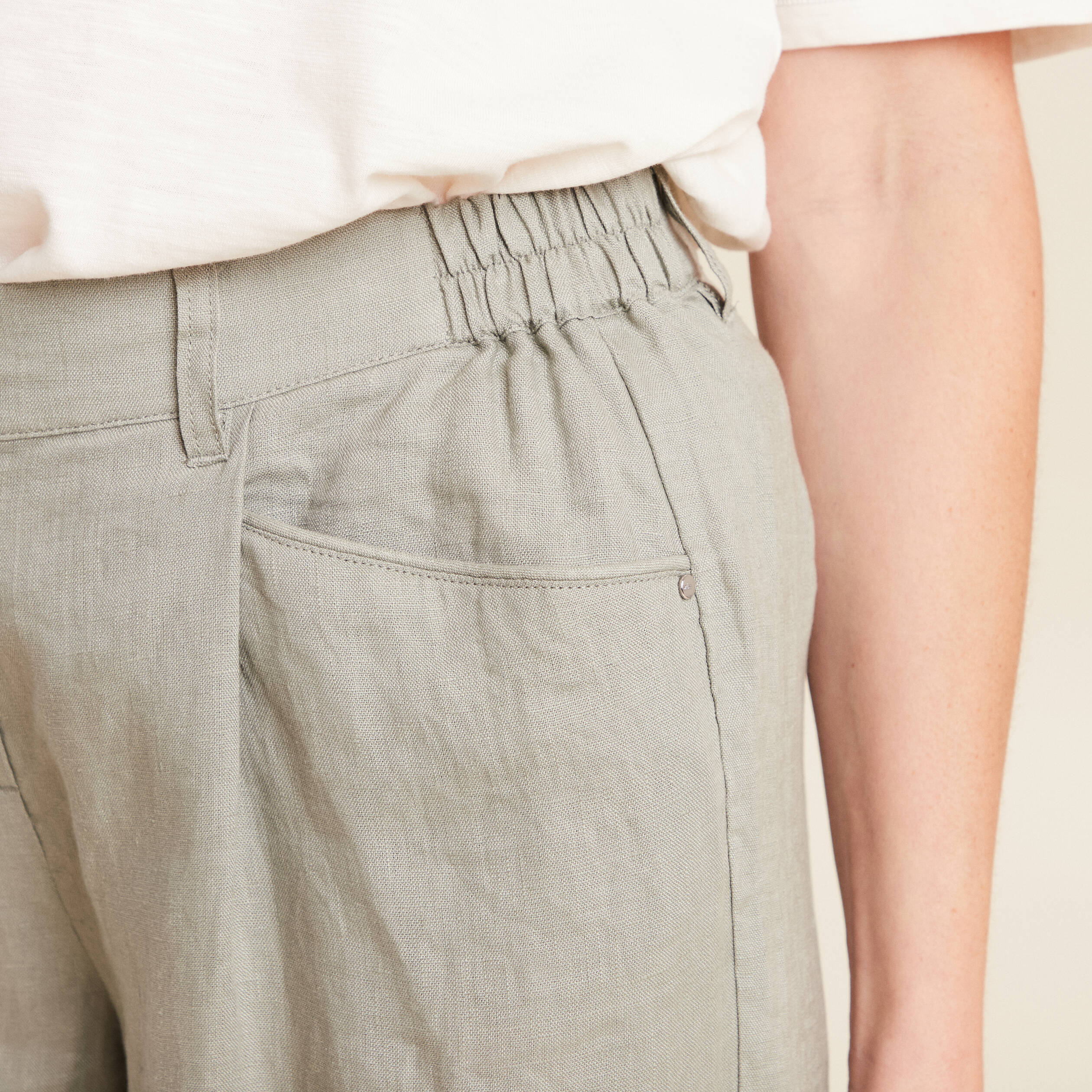 Pantalon droit 7/8ème en lin vert clair femme