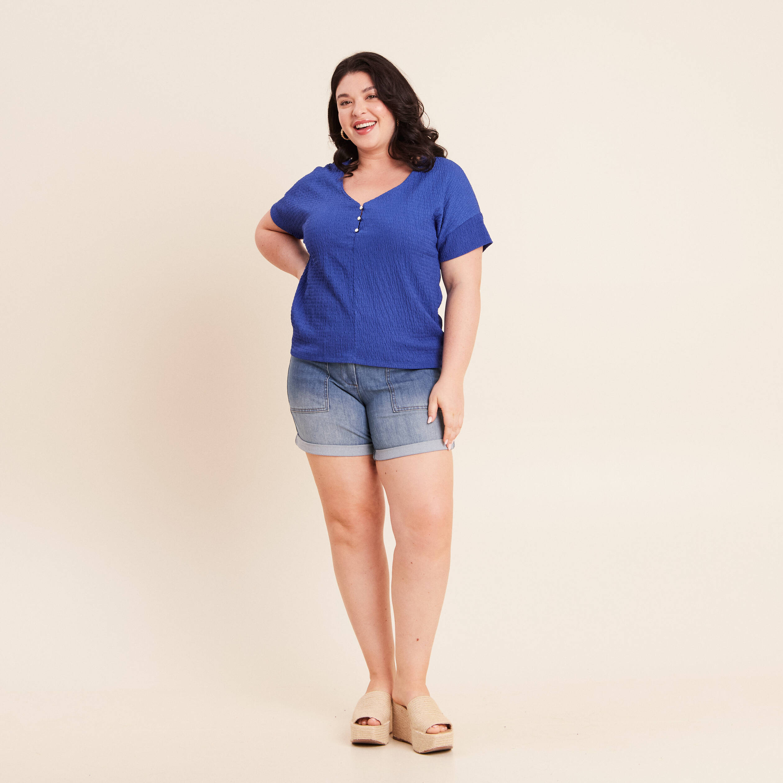 T-shirt col v manches courtes bleu fonc&eacute; femme