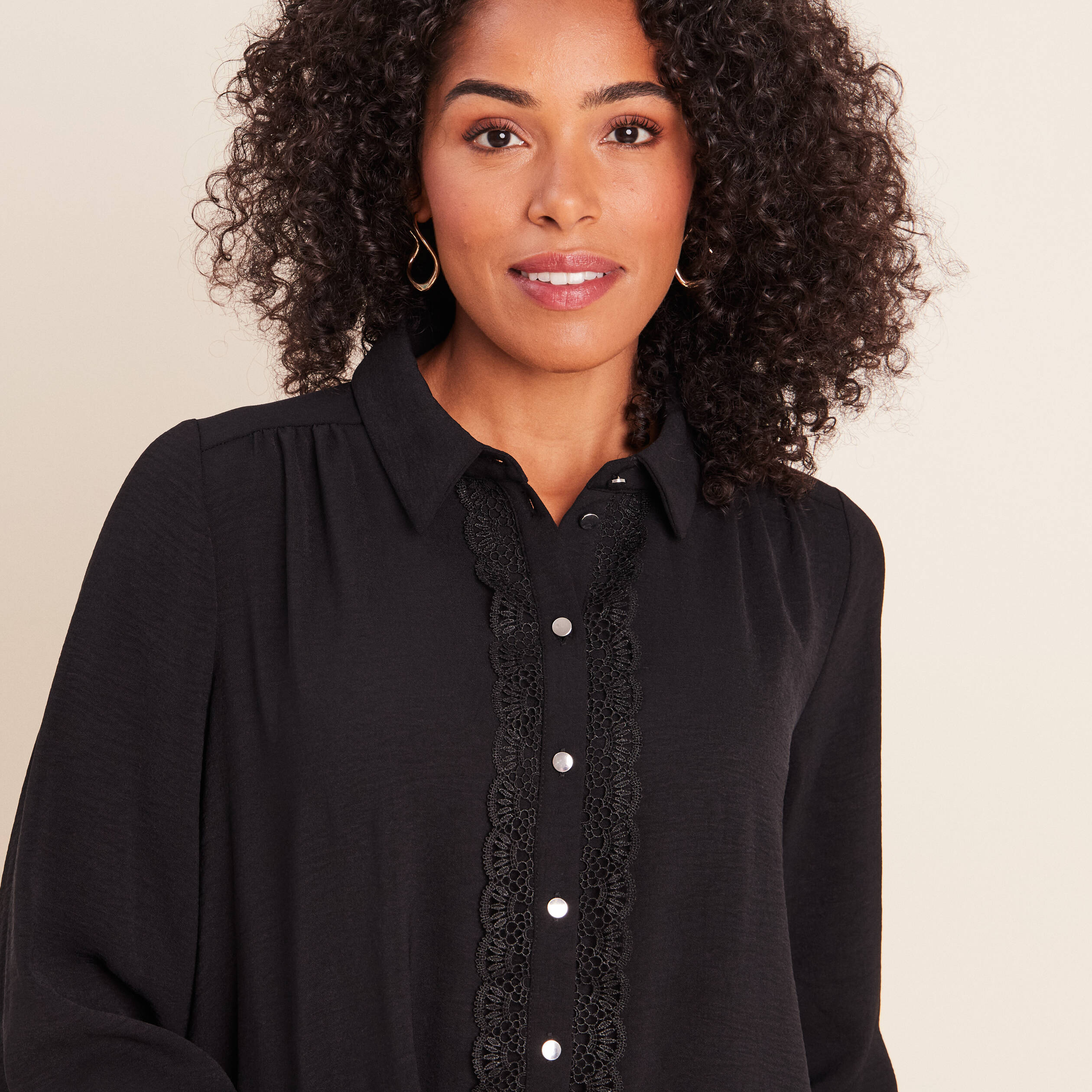 Chemise fluide manches longues dentelle noir femme