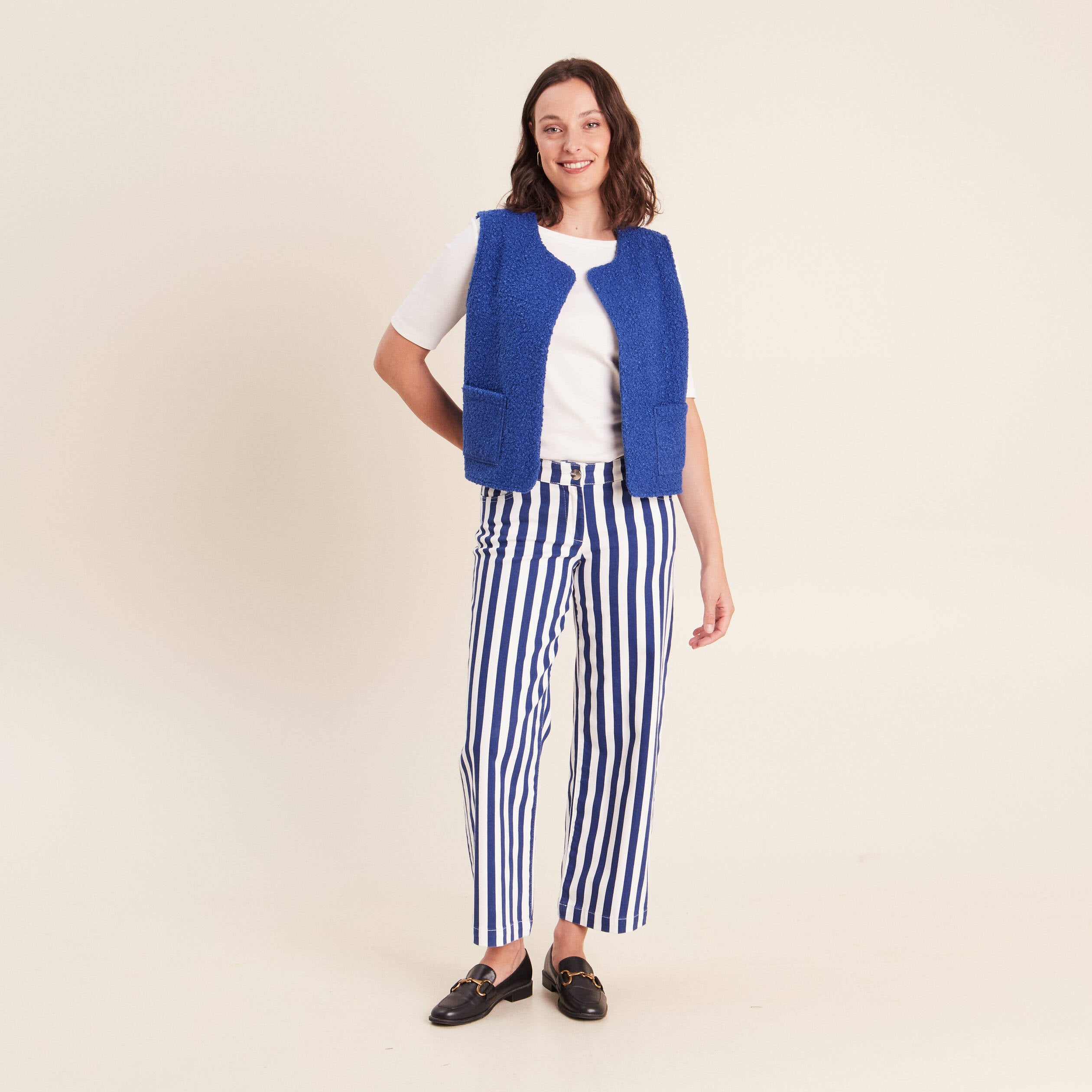 Gilet sans manches bouclette poches bleu fonc&eacute; femme