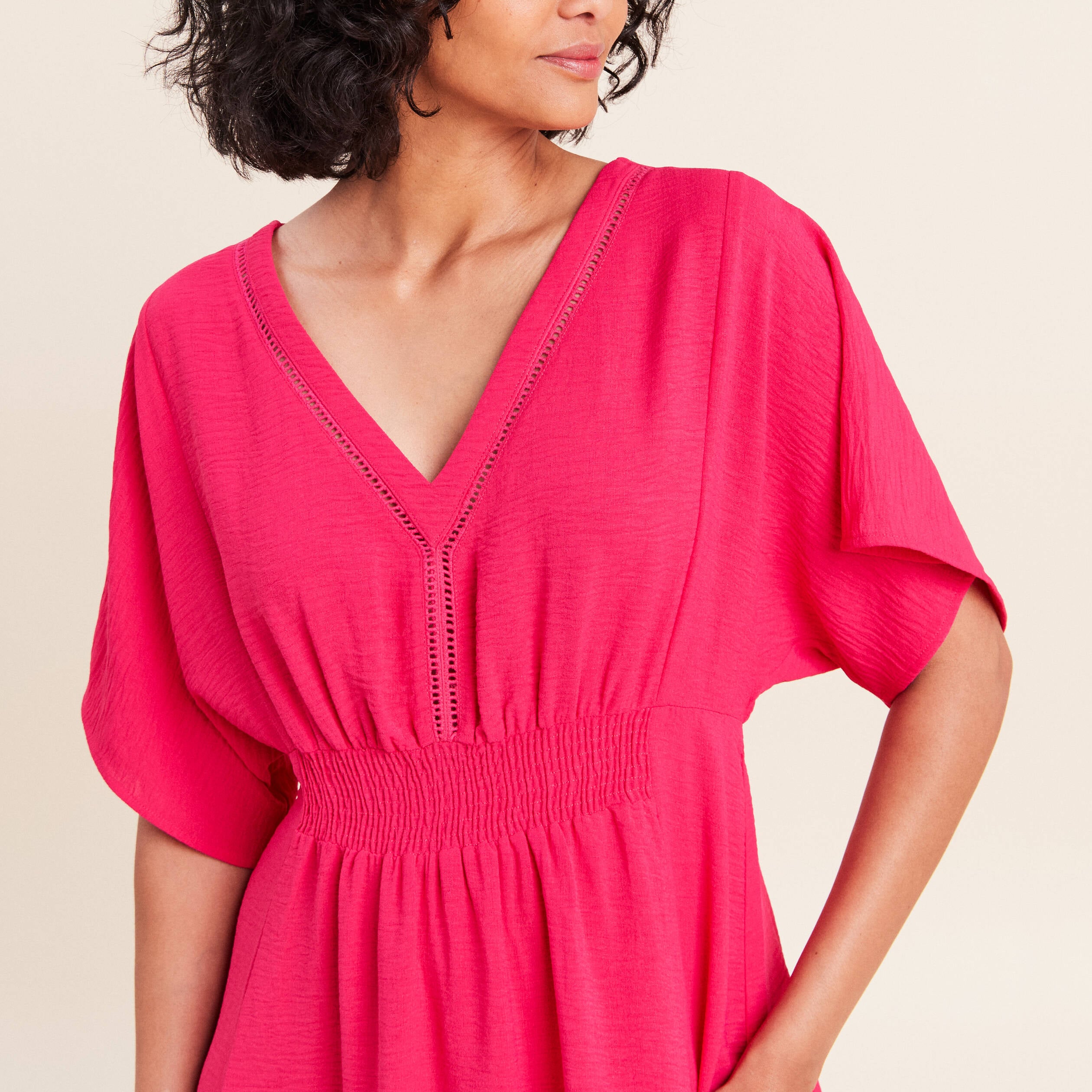Robe longue &eacute;vas&eacute;e col v manches coudes rose fushia femme