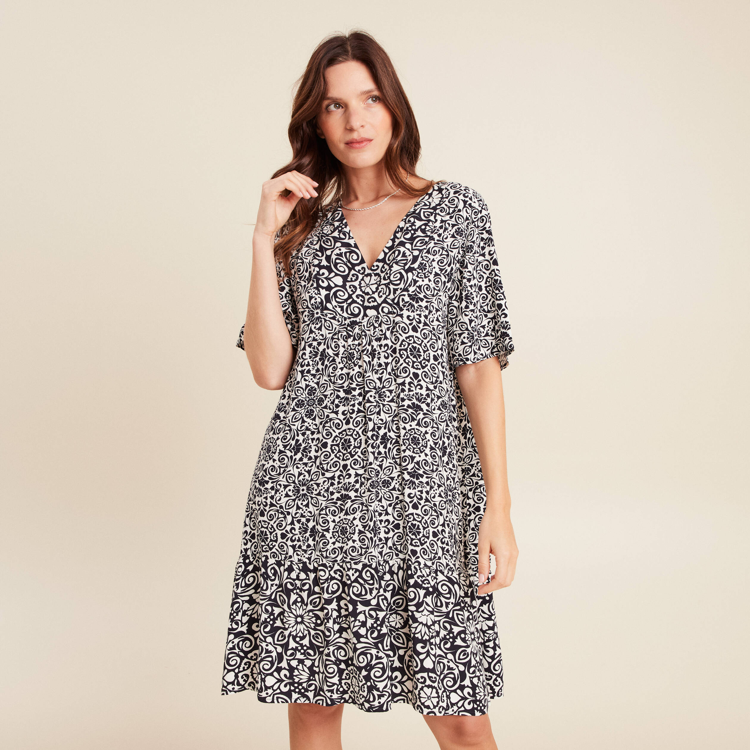 robe courte evasee col v bleu marine femme Robe courte évasée col V bleu marine femme