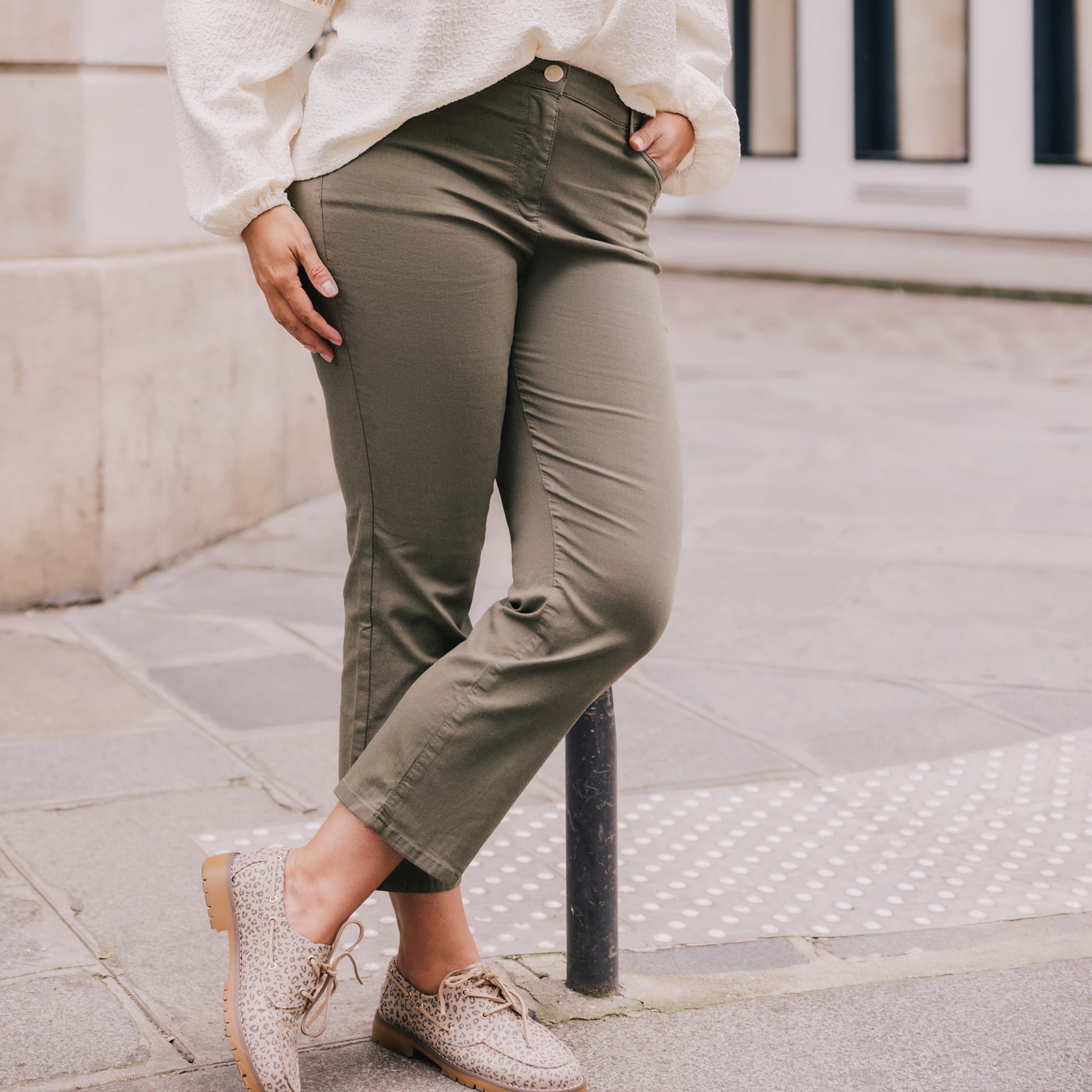Pantalon magique Le L&eacute;ger coupe droite vert kaki femme