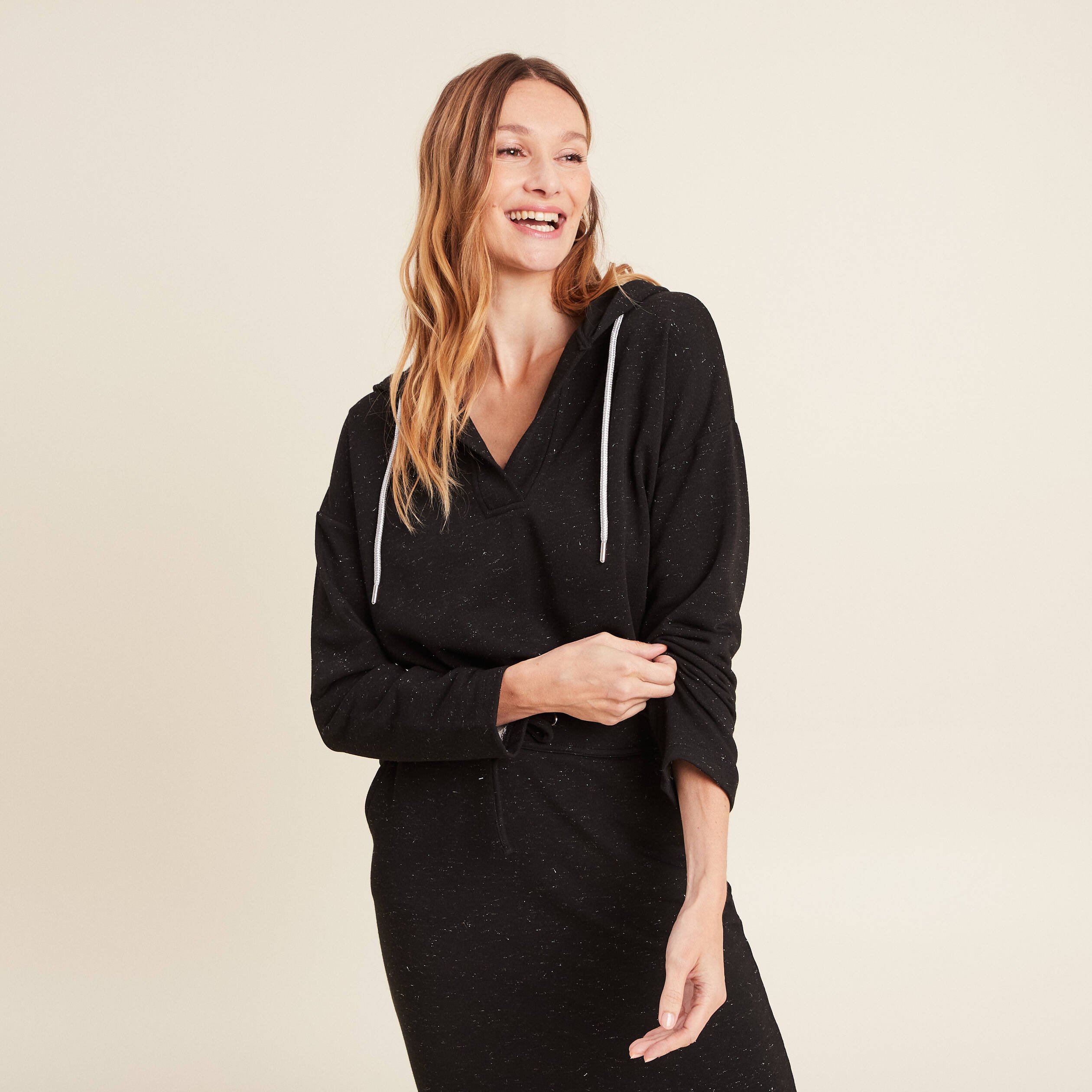 Sweat à capuche noir femme