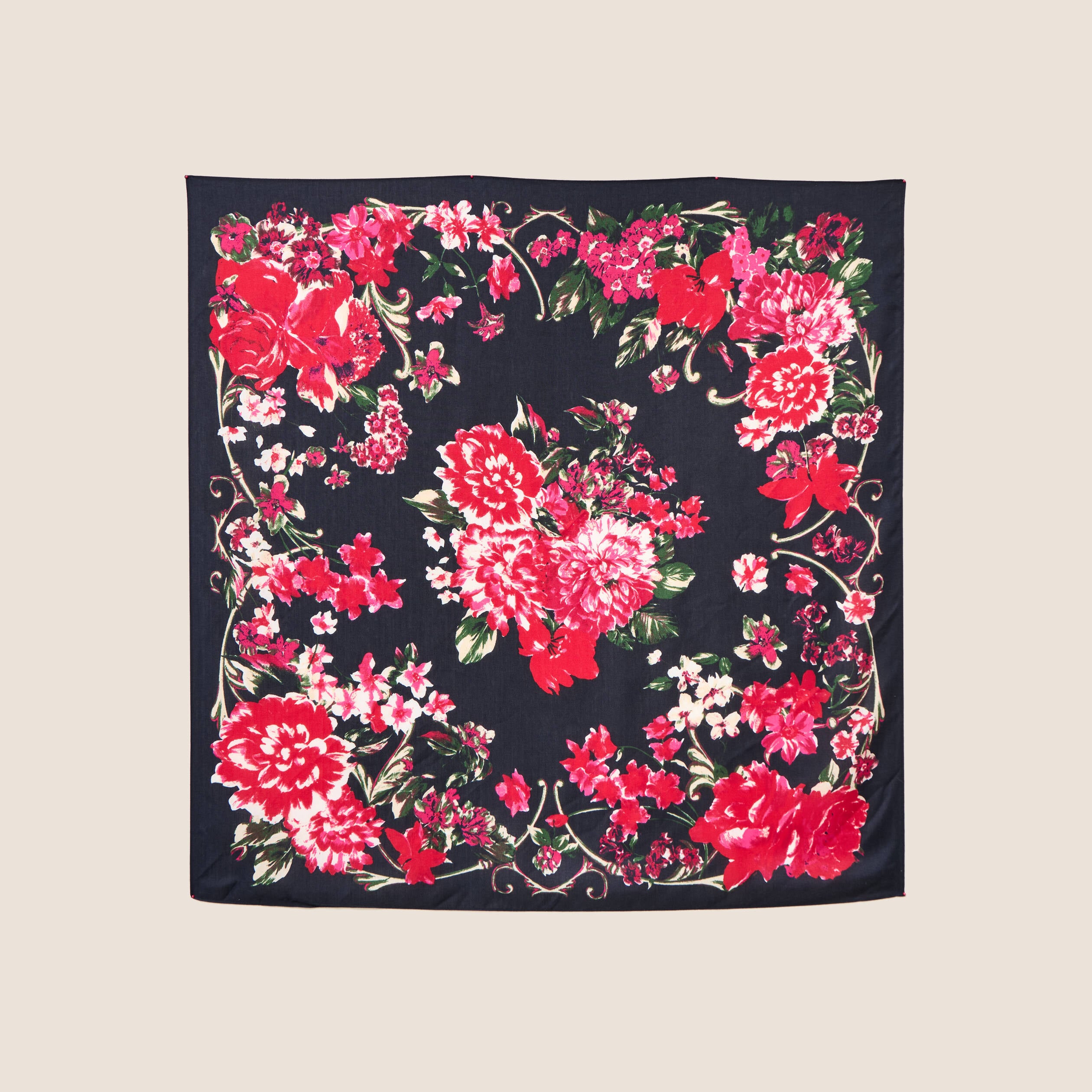 Foulard satin&eacute; bleu fonc&eacute; femme
