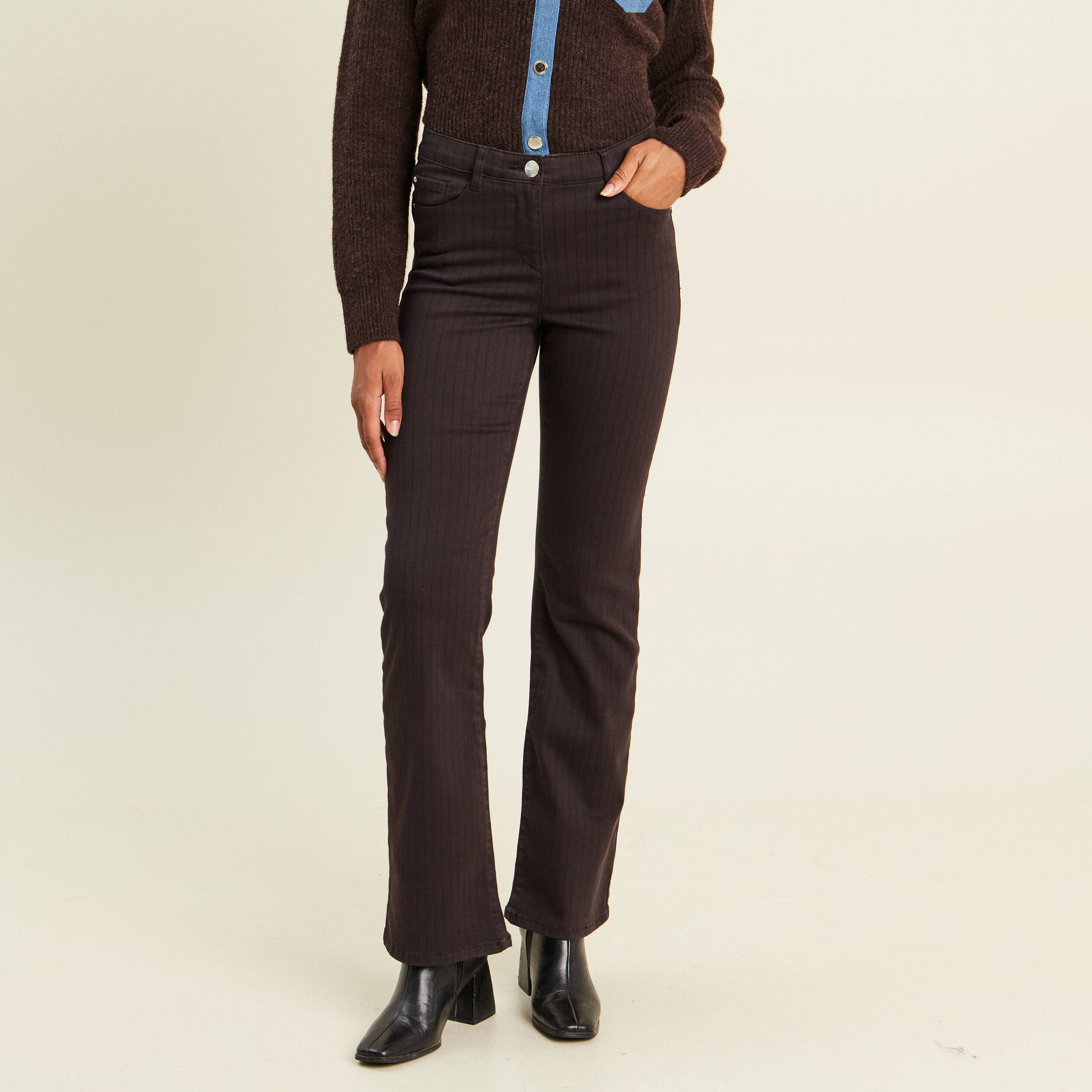 Pantalon magique L'Unique coupe bootcut marron fonc&eacute; femme
