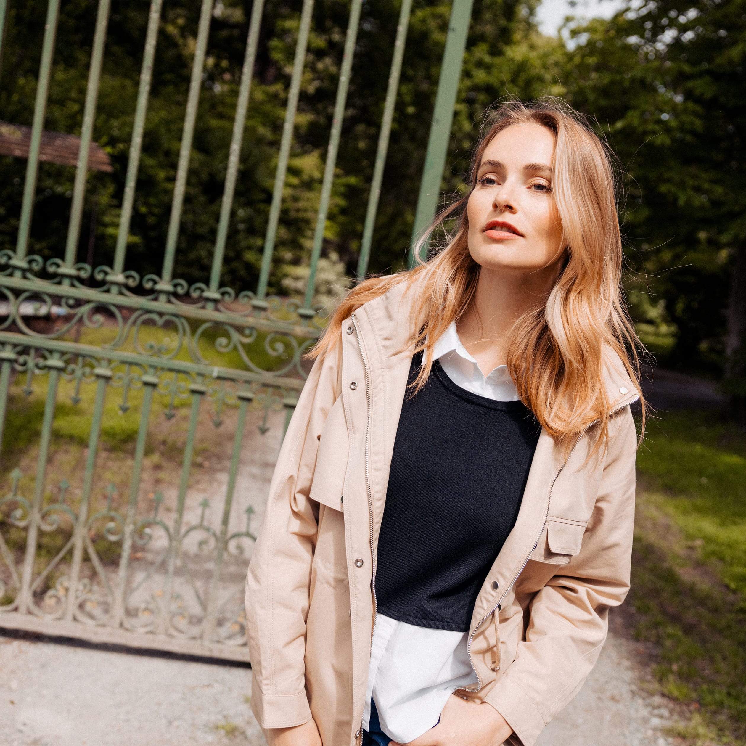 Parka déperlante cintrée à capuche beige femme