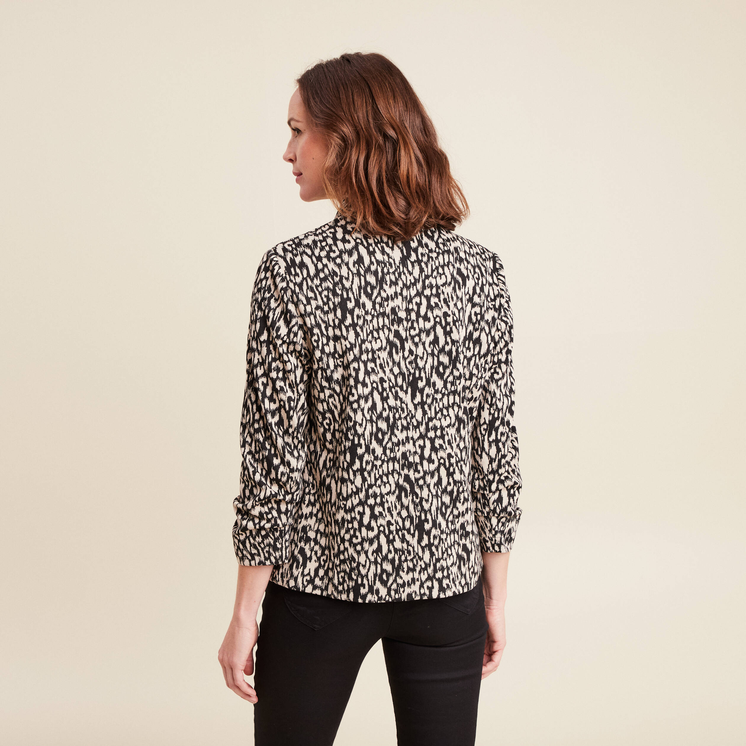 Veste cintr&eacute;e col ch&acirc;le noir femme