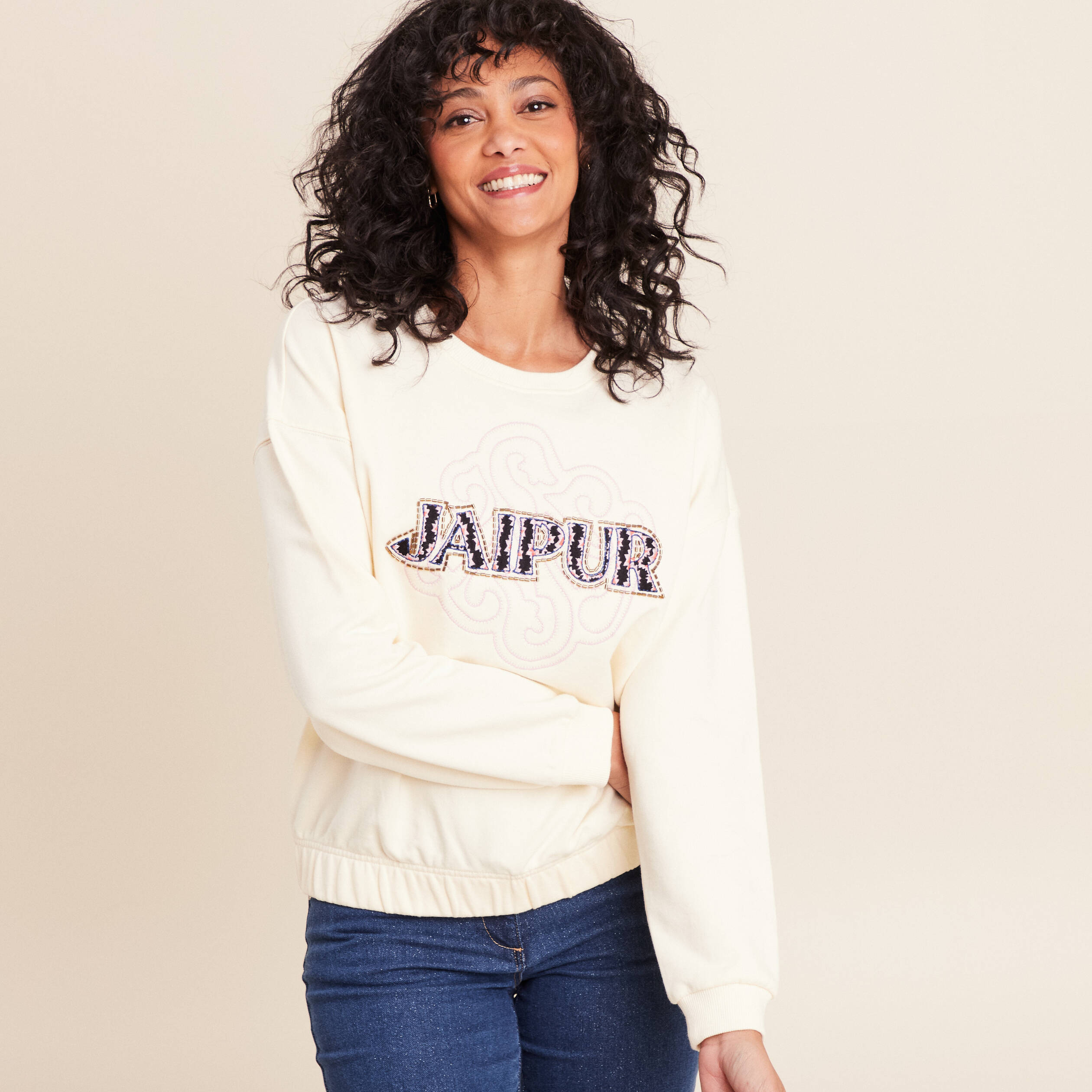 Sweat col rond broderie manches longues ecru femme