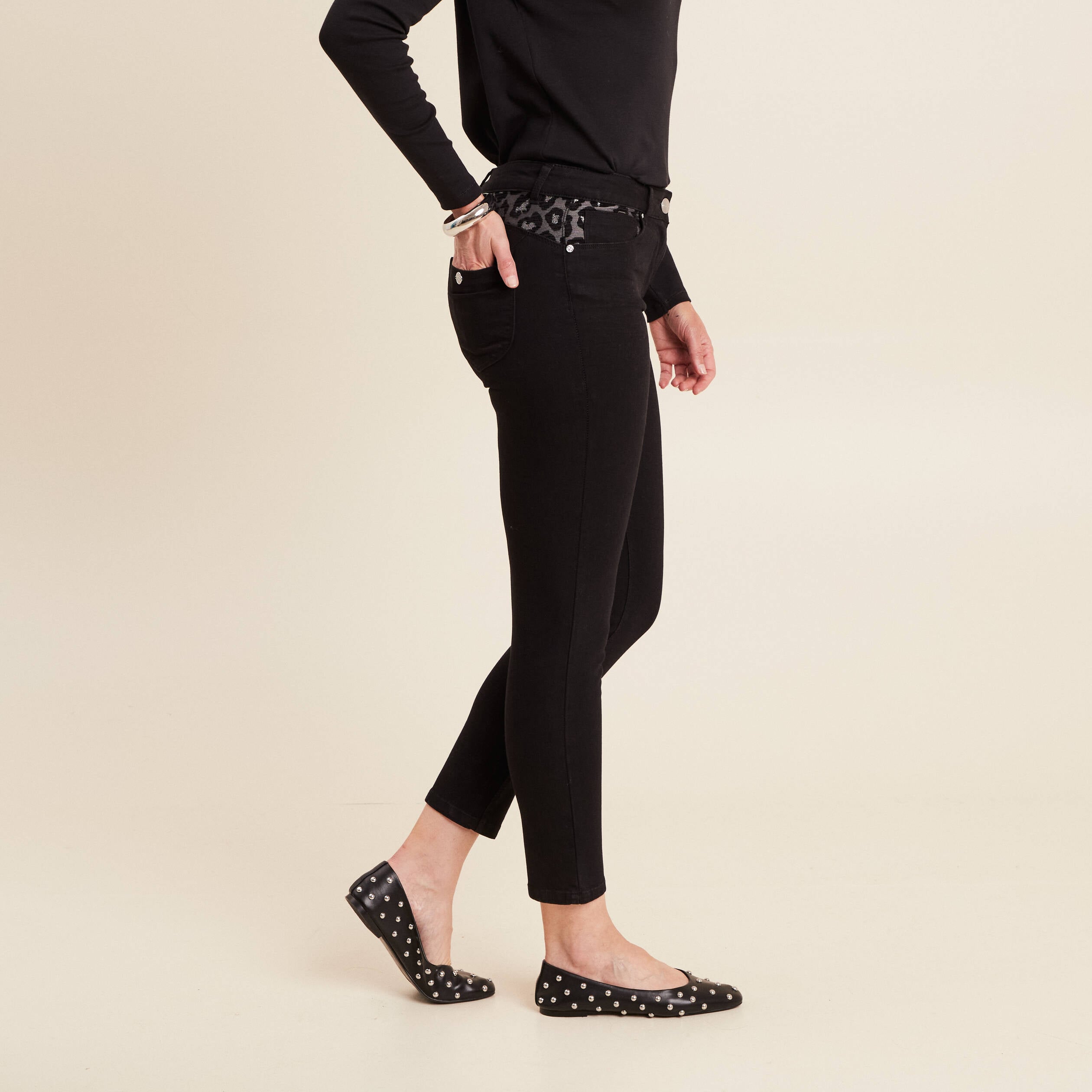 Pantalon ajust&eacute; taille bascul&eacute;e noir femme