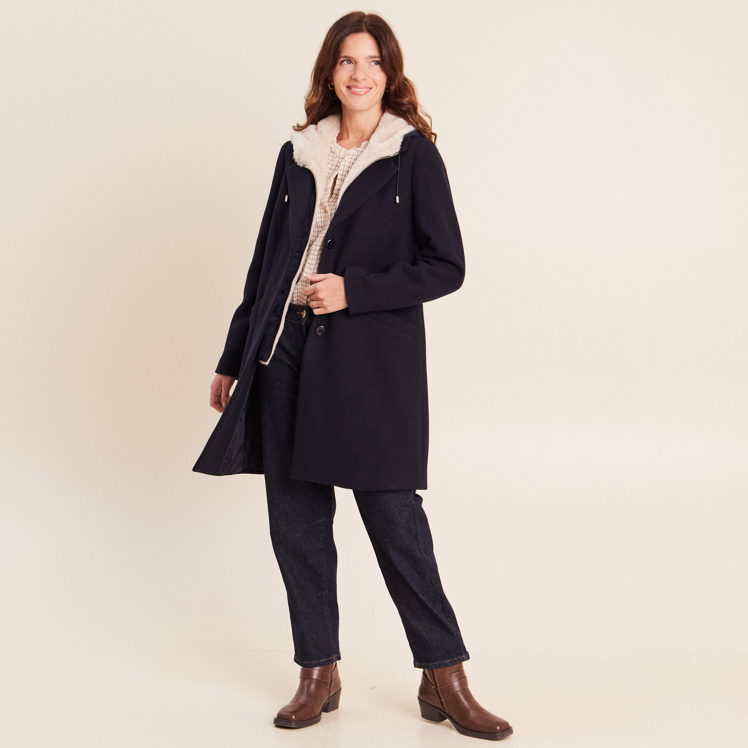 Manteau ajust&eacute; capuche amovible bleu fonc&eacute; femme