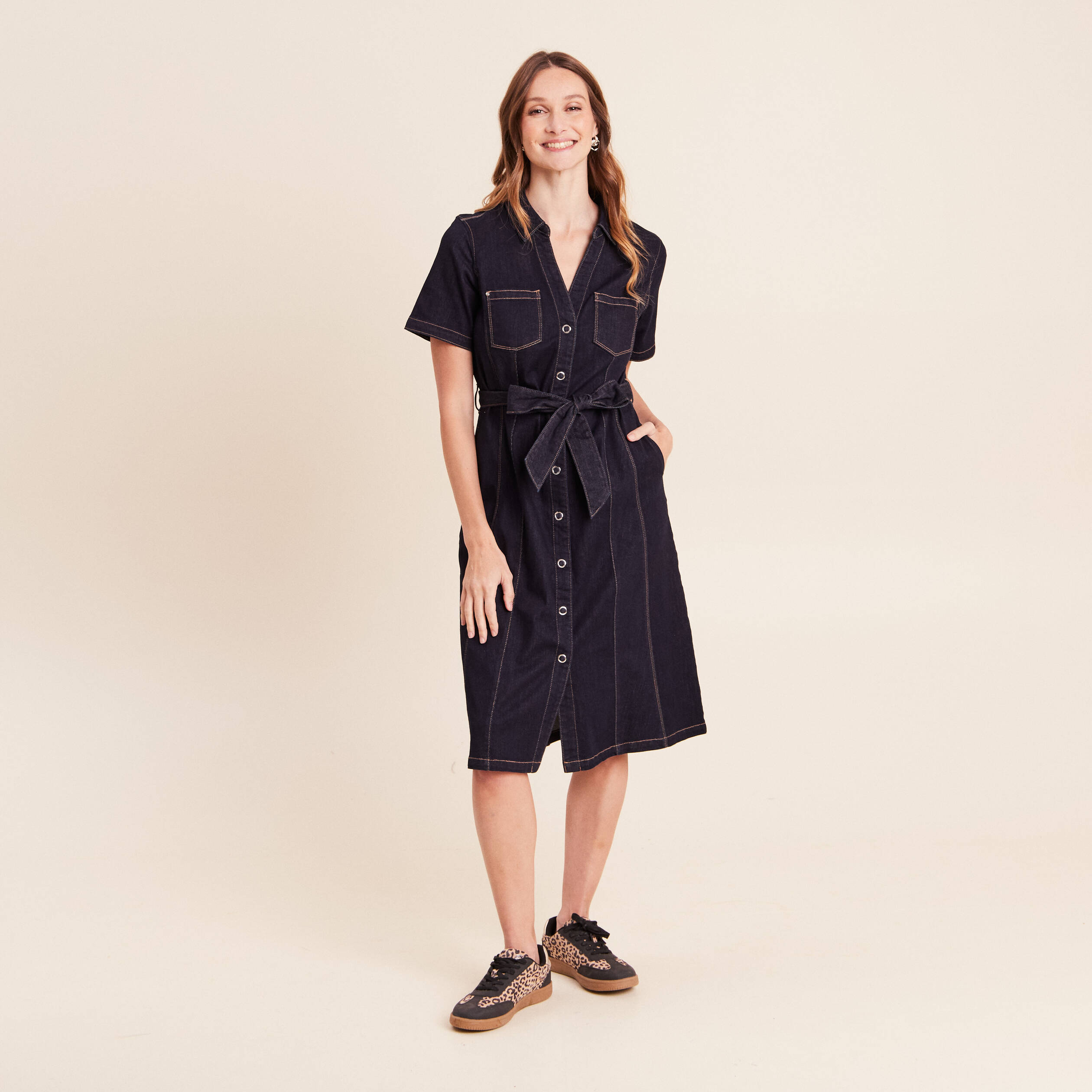 Robe jean &eacute;vas&eacute;e col chemise denim brut femme