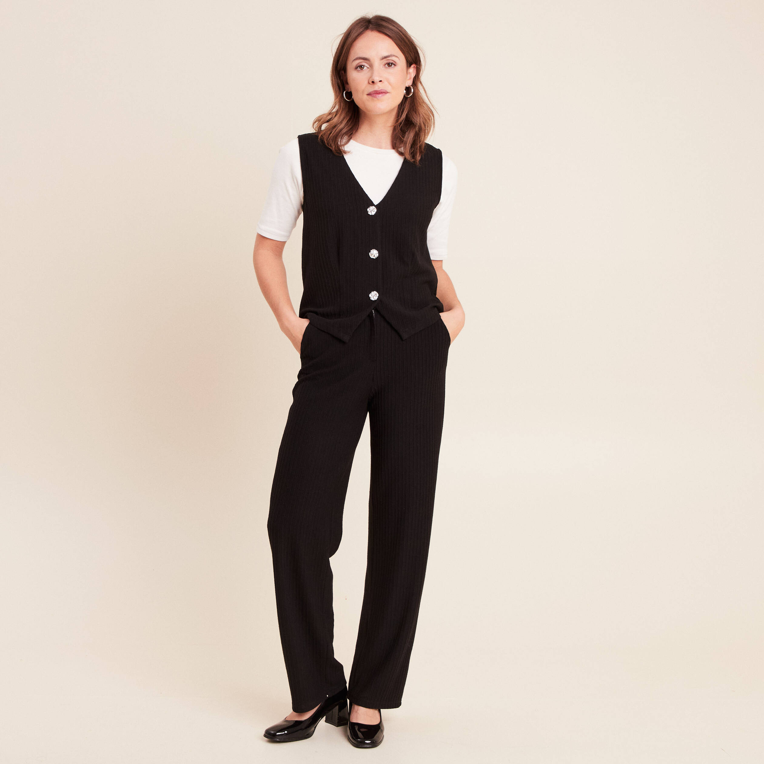 Gilet droit court sans manches col v noir femme