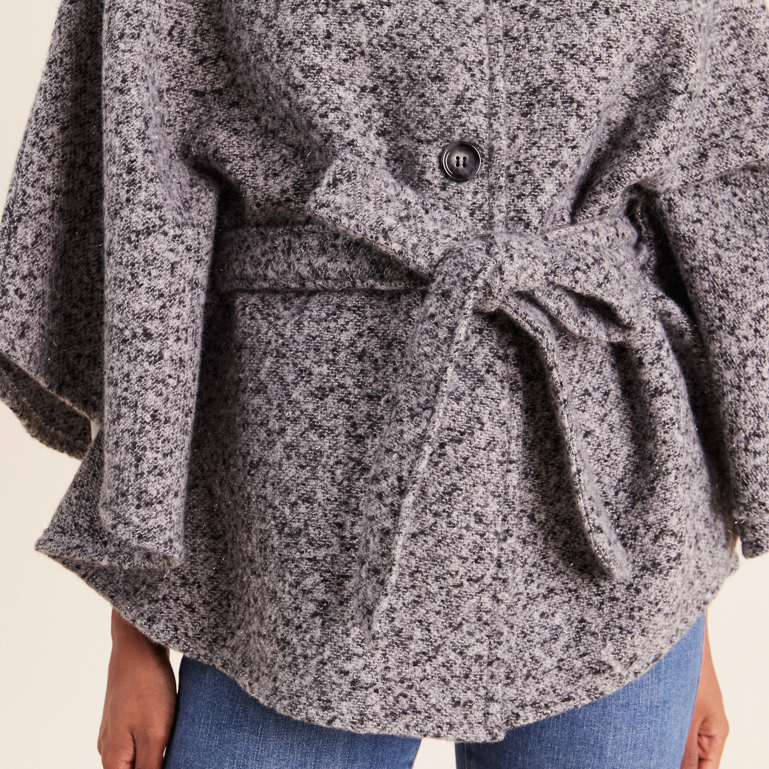 Poncho ceintur&eacute; gris clair femme