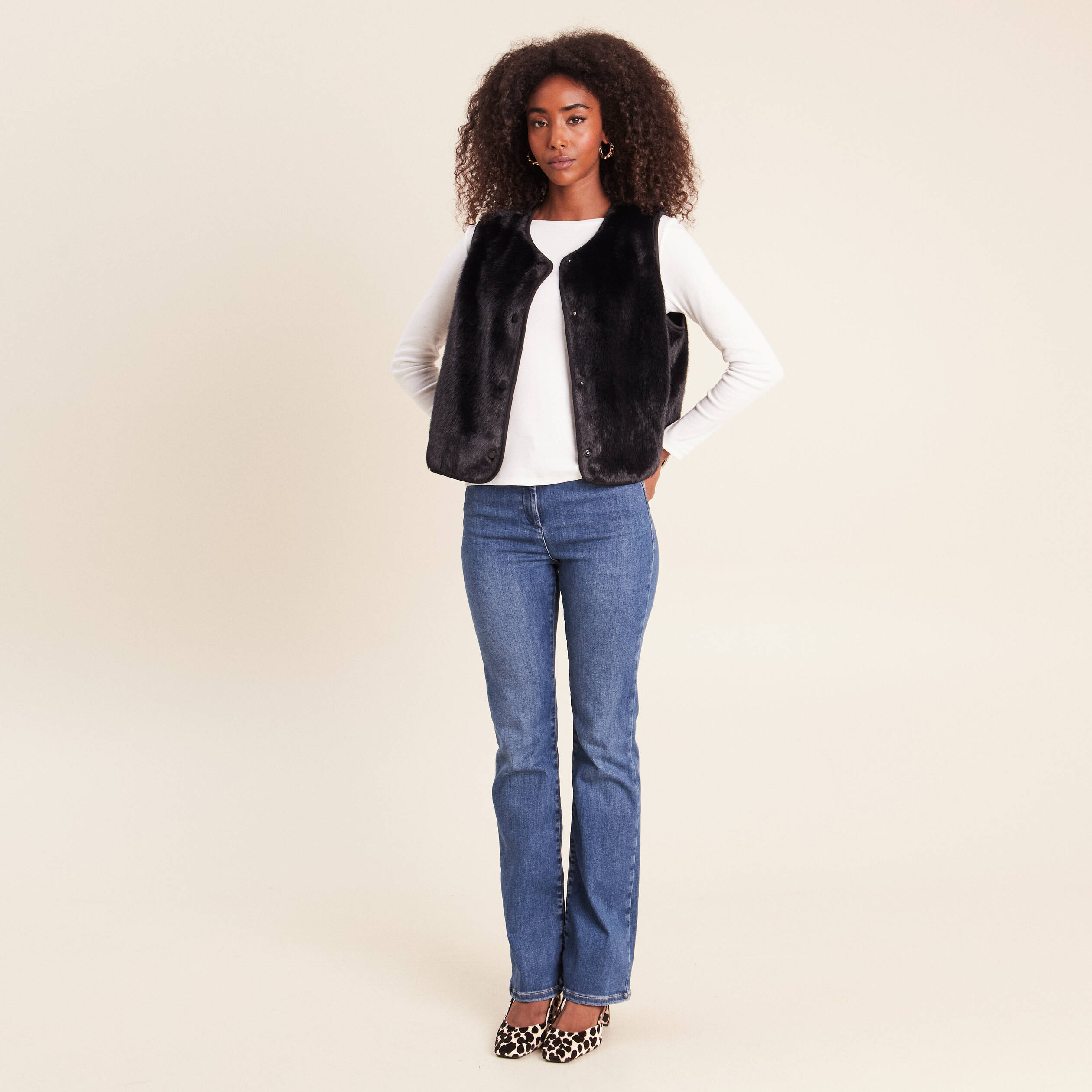 Gilet droit sans manches fausse fourrure noir femme