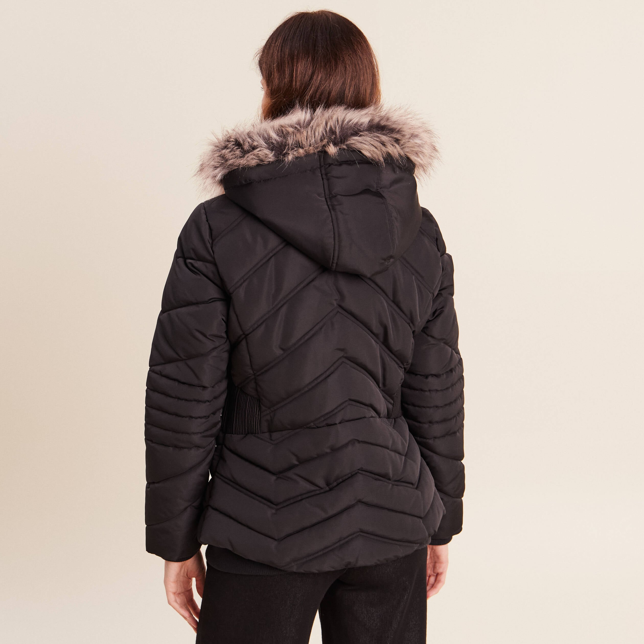 Doudoune cintr&eacute;e capuche manches longues noir femme