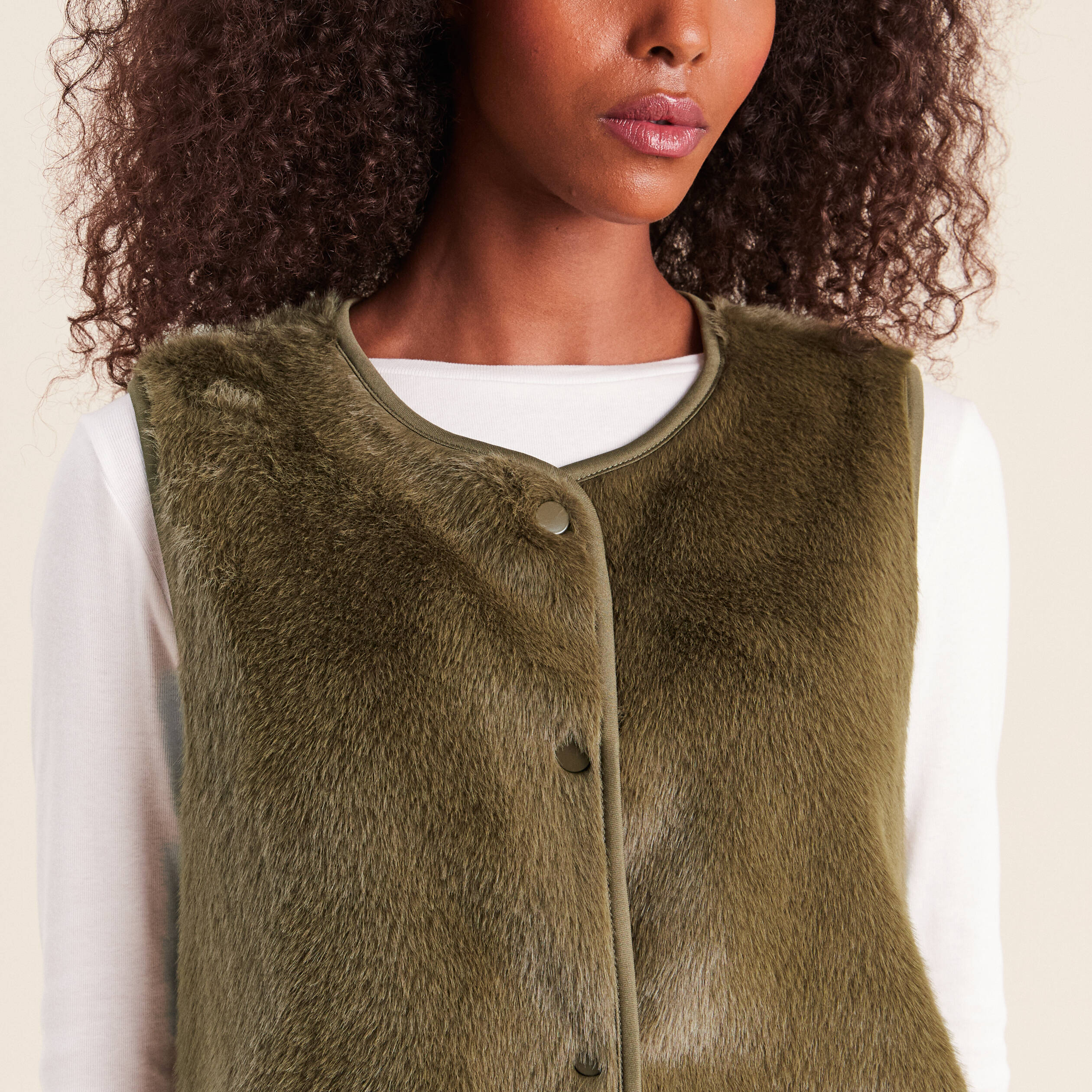 Gilet droit sans manches fausse fourrure vert kaki femme