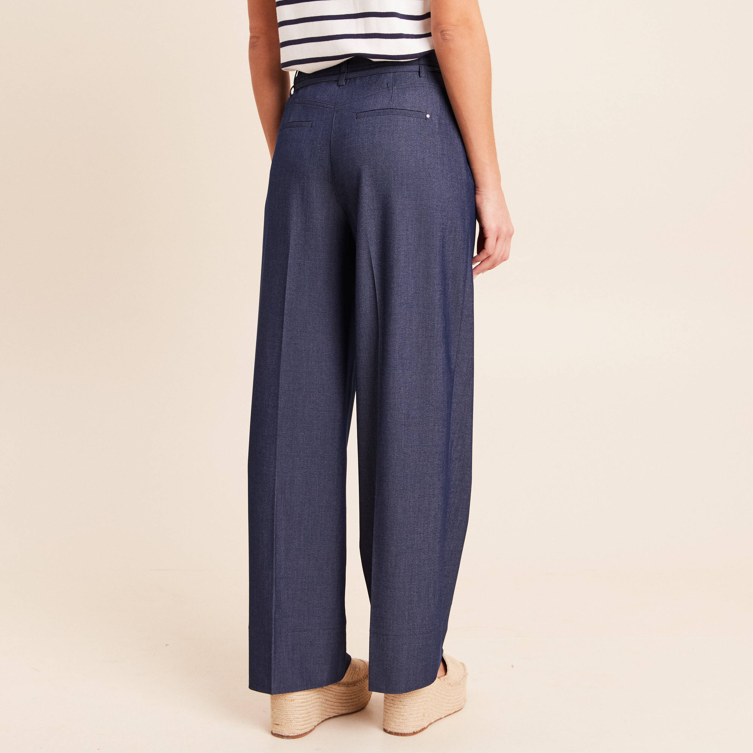 Pantalon coupe large taille haute fluide denim brut femme