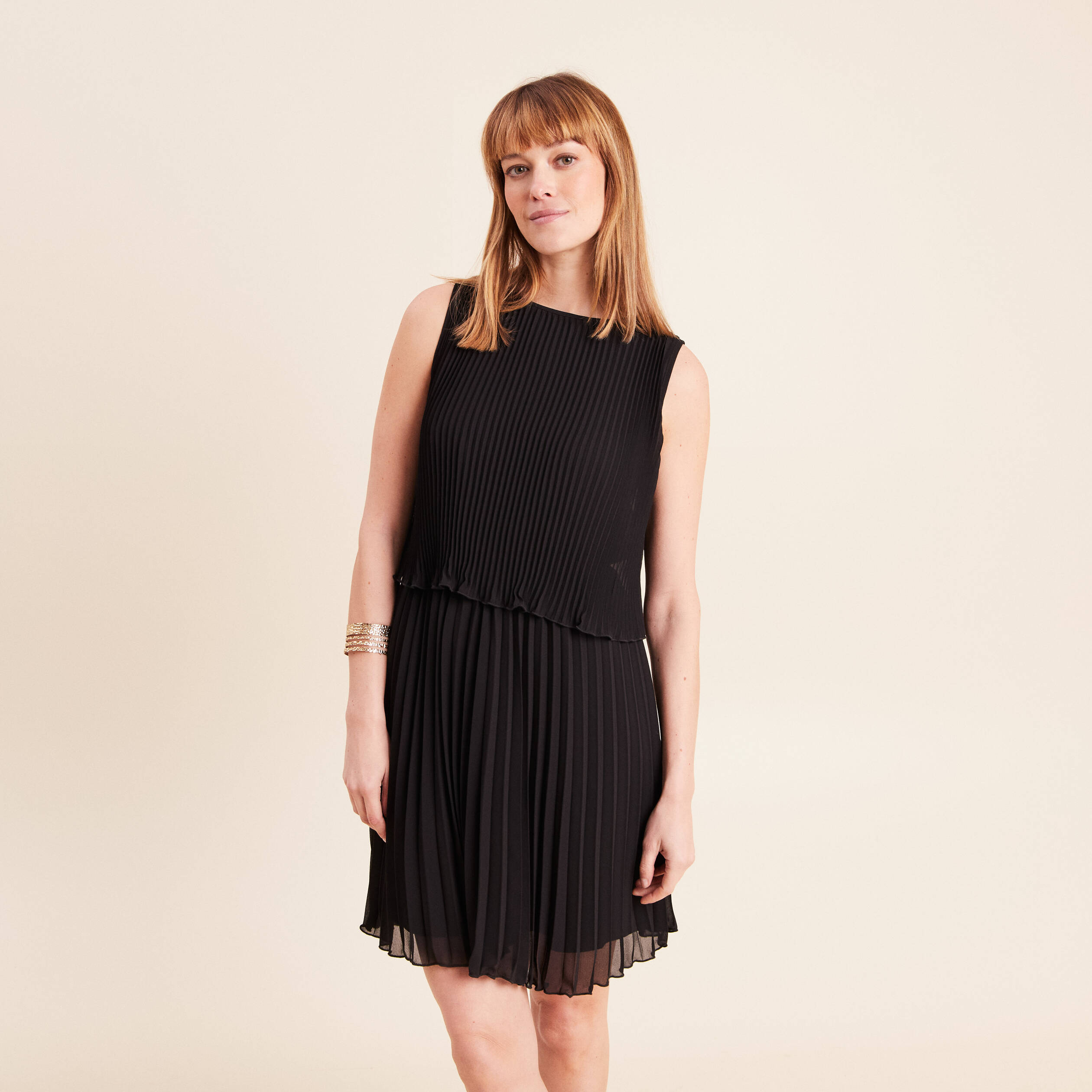 Robe pliss&eacute;e sans manches col rond noir femme