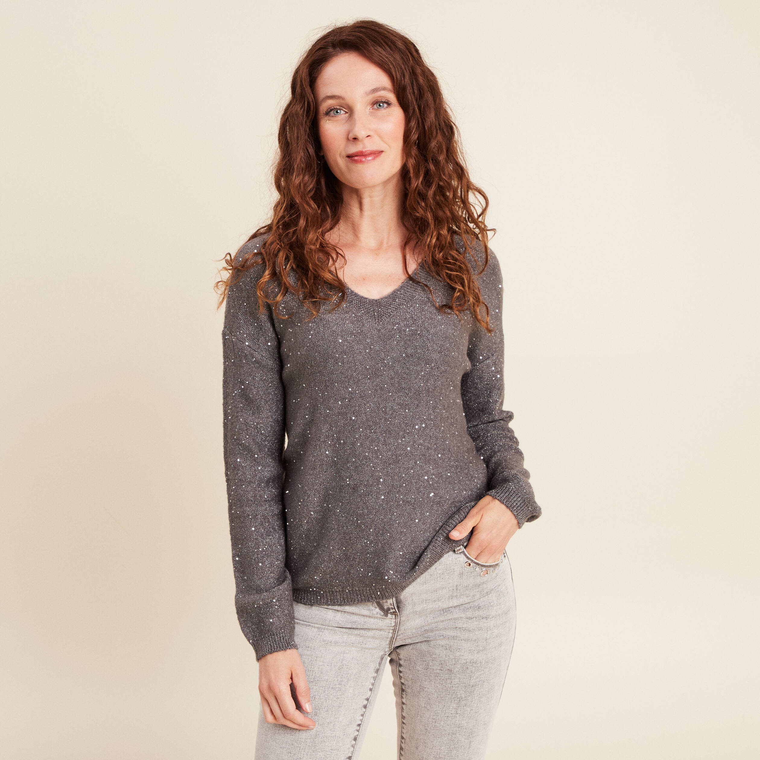 Pull col v manches longues &agrave; sequins gris fonc&eacute; femme