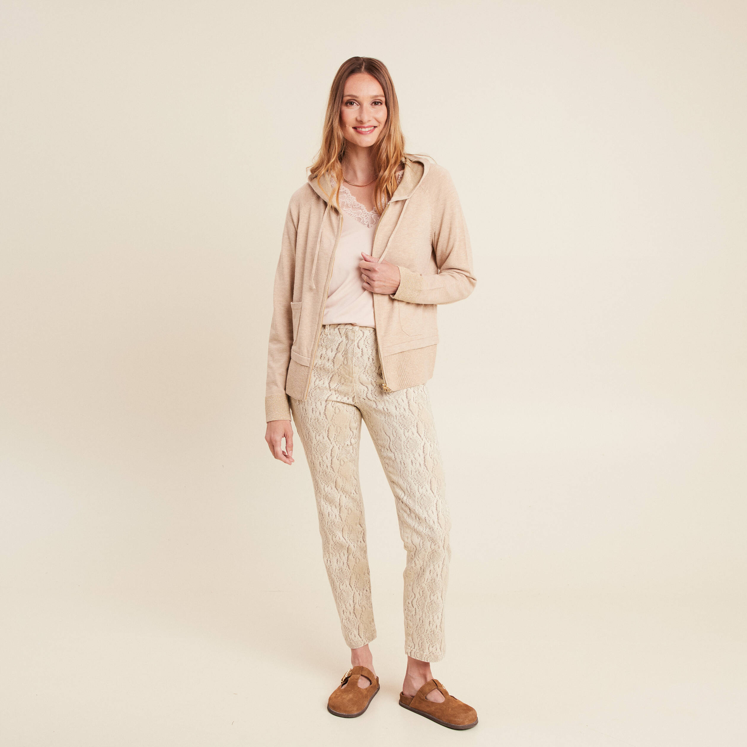 Gilet droit mi-long &agrave; capuche creme femme