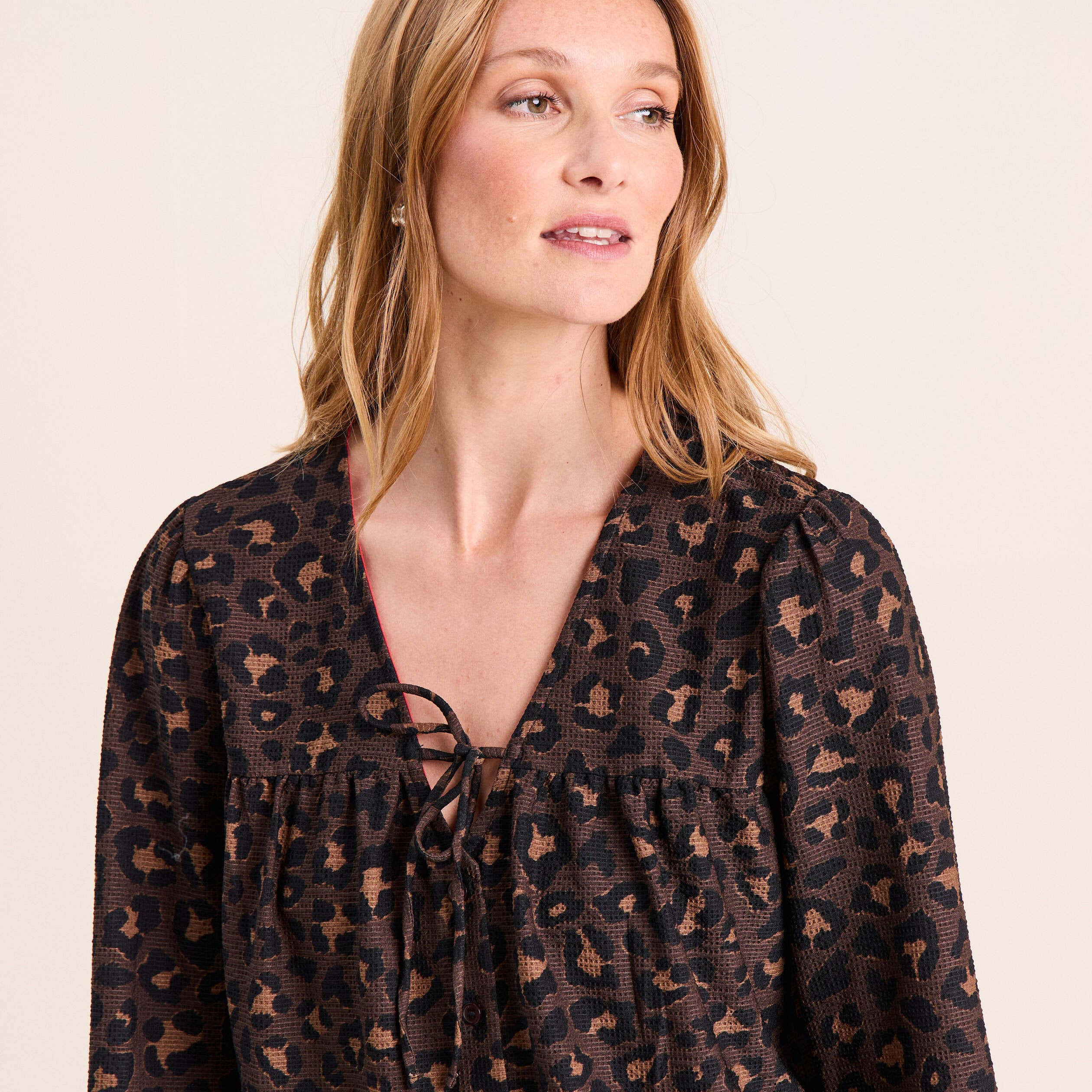 Blouse col v manches longues marron femme