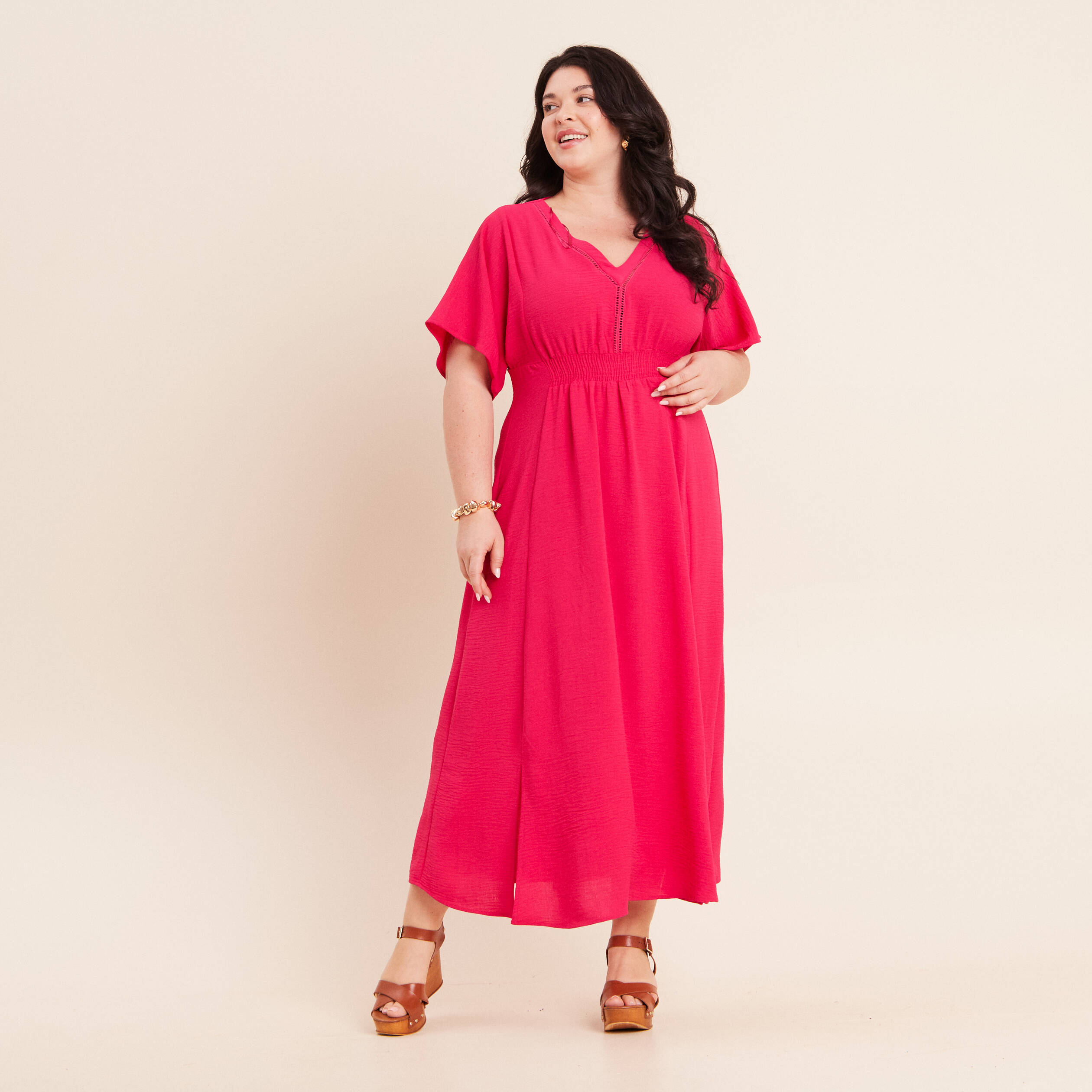 Robe longue &eacute;vas&eacute;e col v manches coudes rose fushia femme