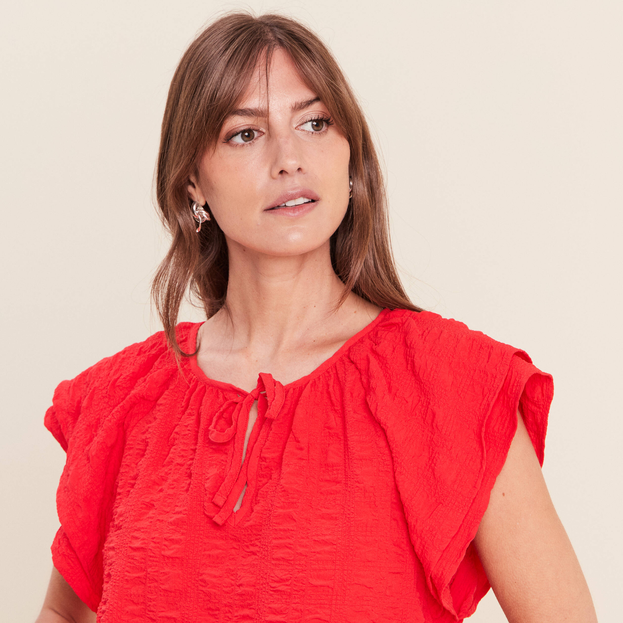 Blouse col v manches courtes fluide rouge femme