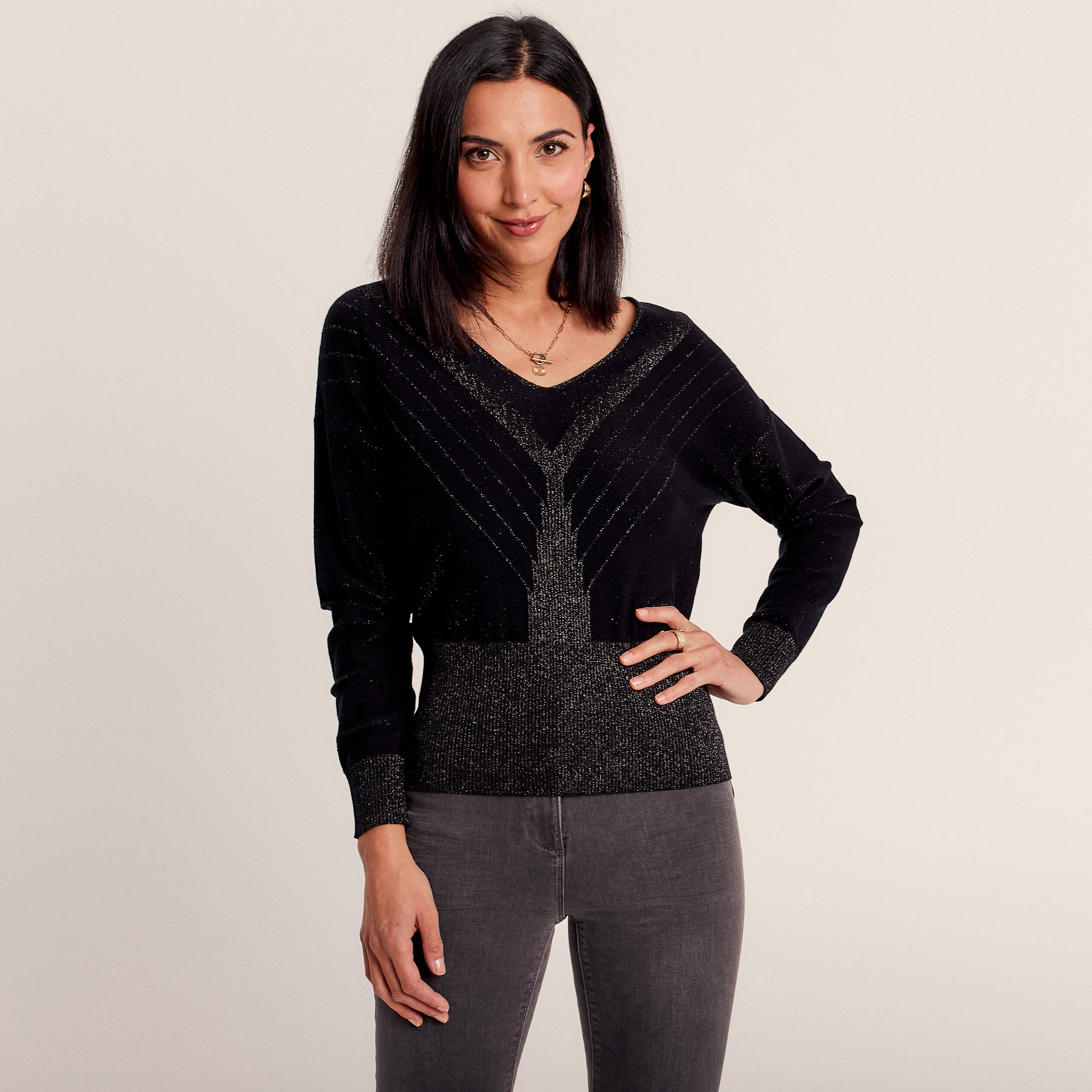 Pull manches longues avec col en V noir femme