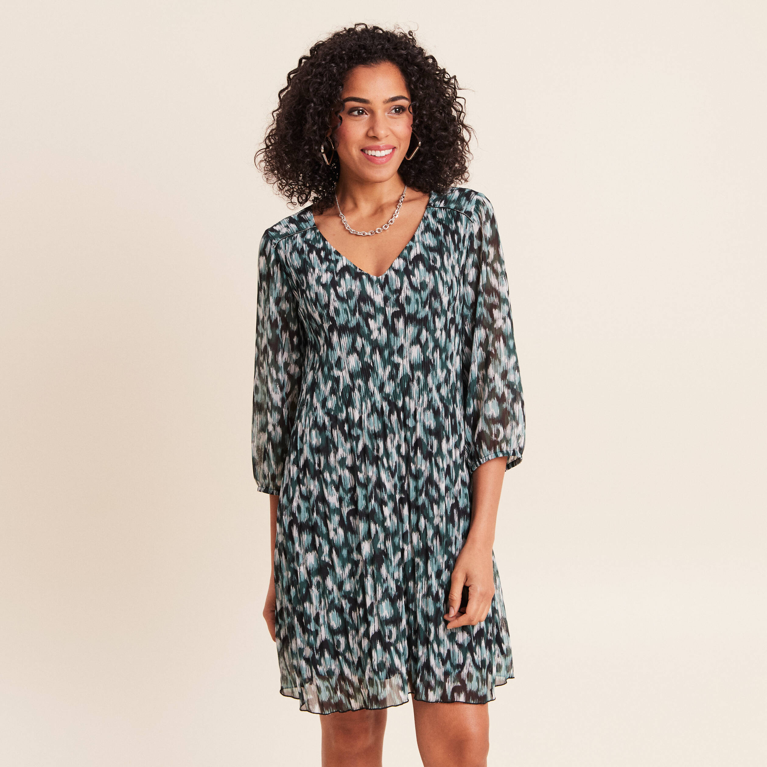 Robe courte &eacute;vas&eacute;e pliss&eacute;e col v vert femme