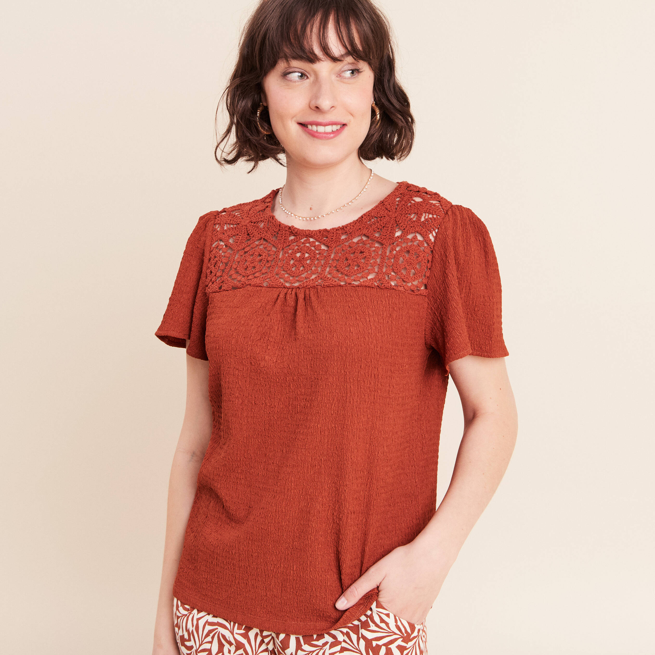 T-shirt manches courtes marron fonc&eacute; femme