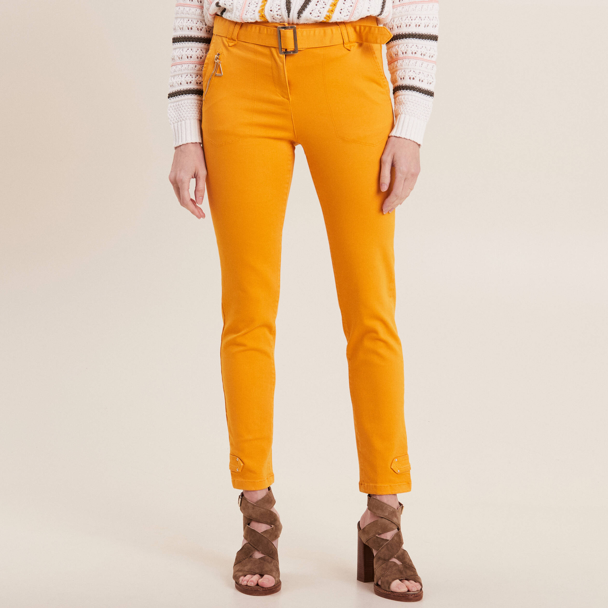 Pantalon ajust&eacute; 7/8&egrave;me jaune moutarde femme
