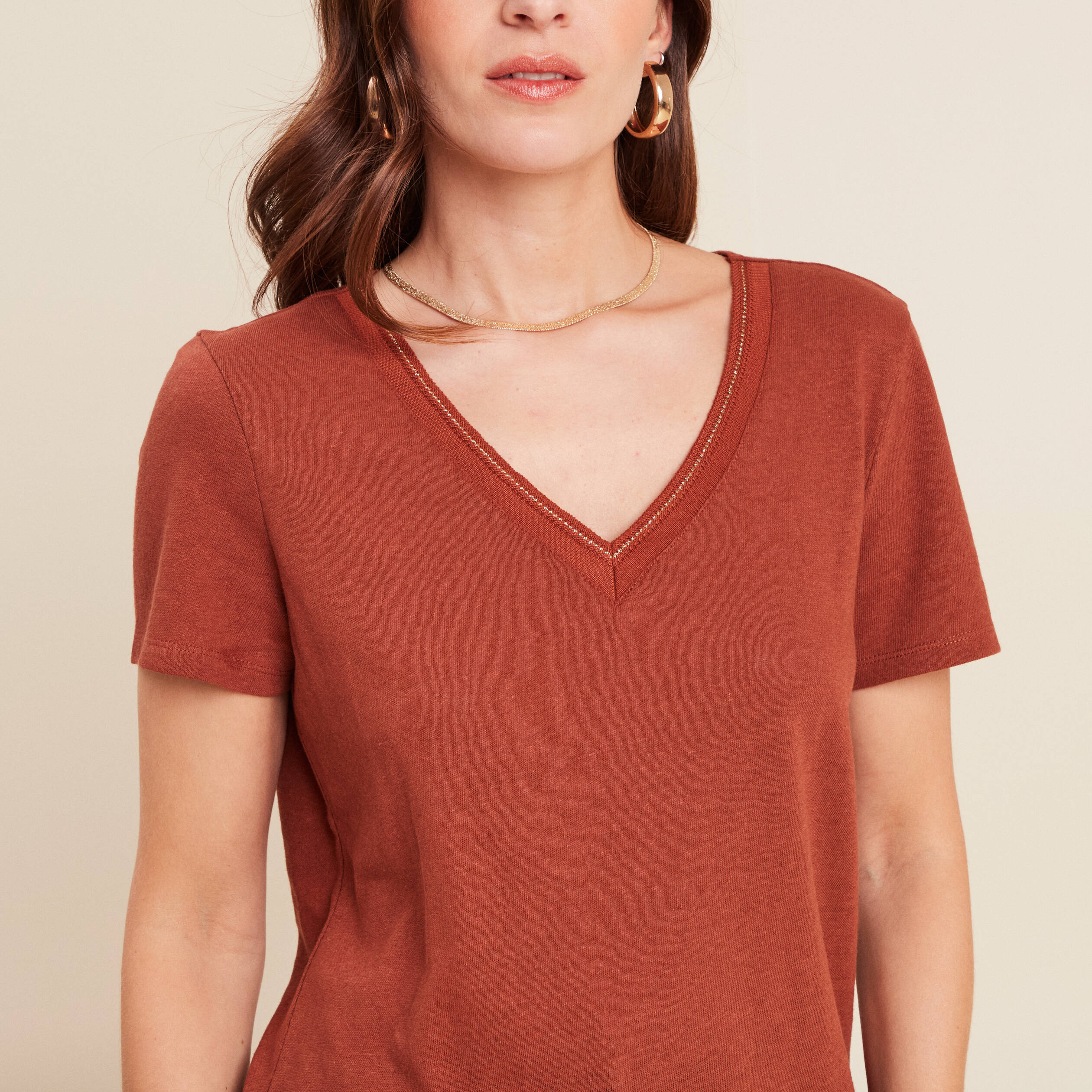 t shirt manches courtes col en v marron fonce femme T-shirt manches courtes col en V marron foncé femme