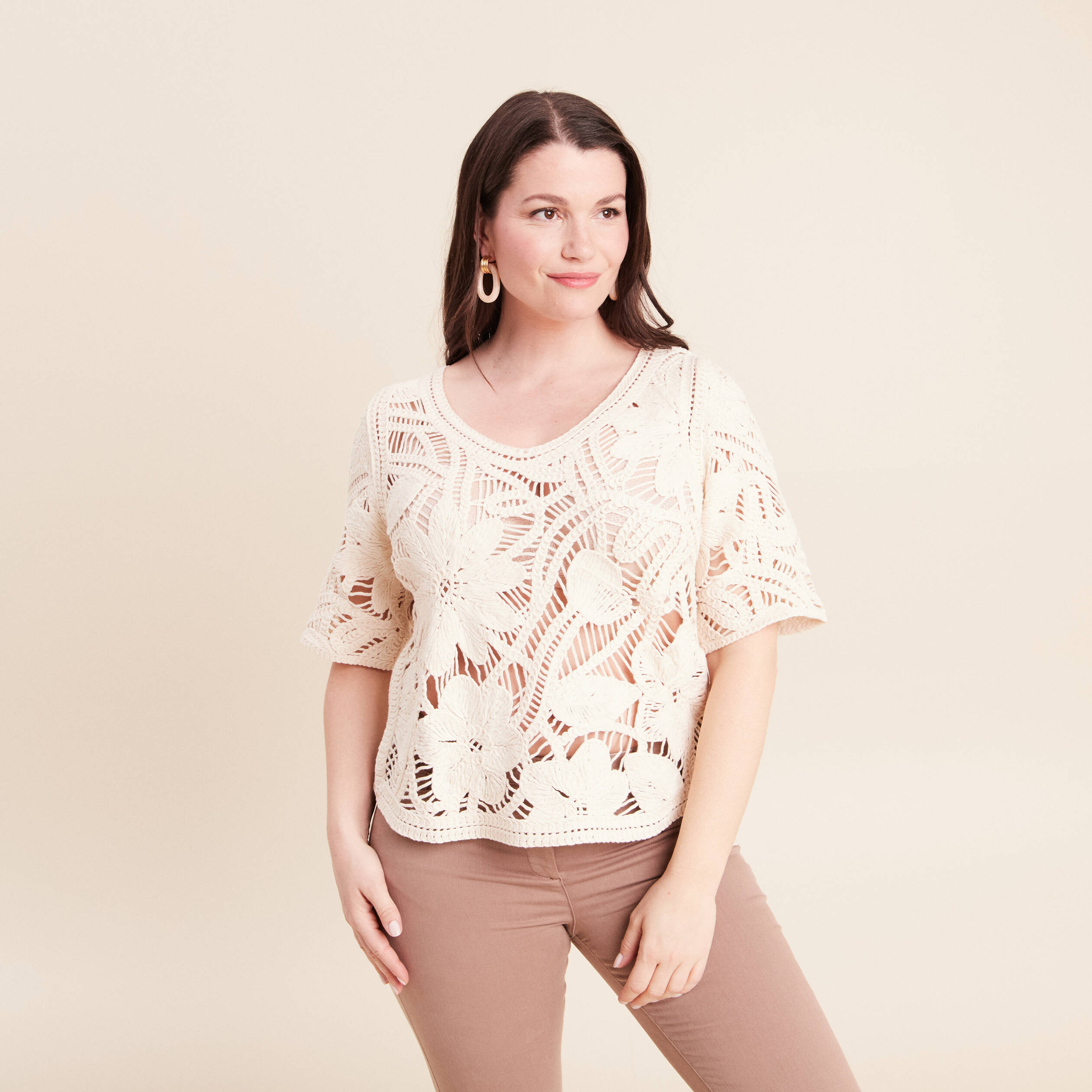 Pull col v manches courtes dentelle ecru femme