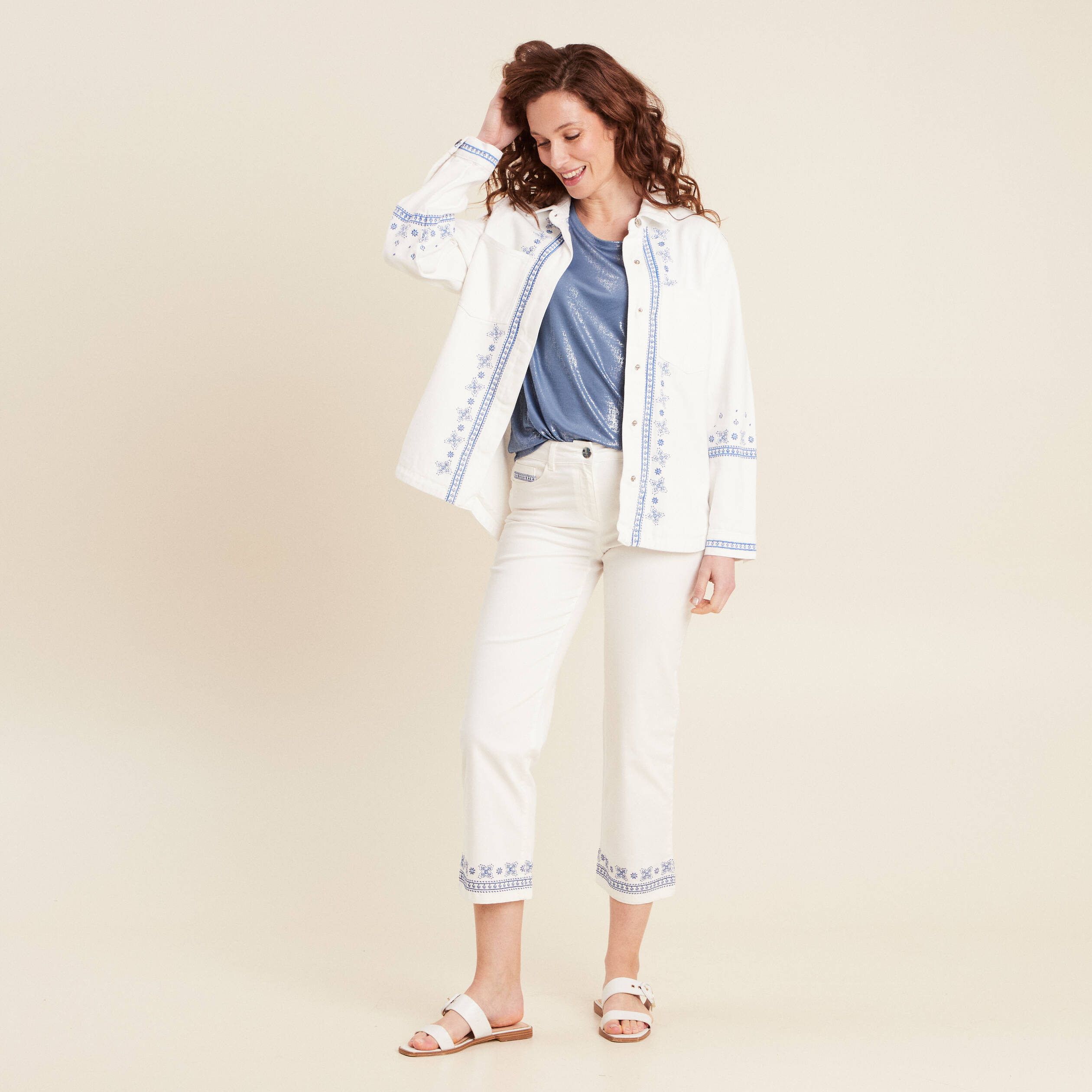 Jean droit brodé blanc femme