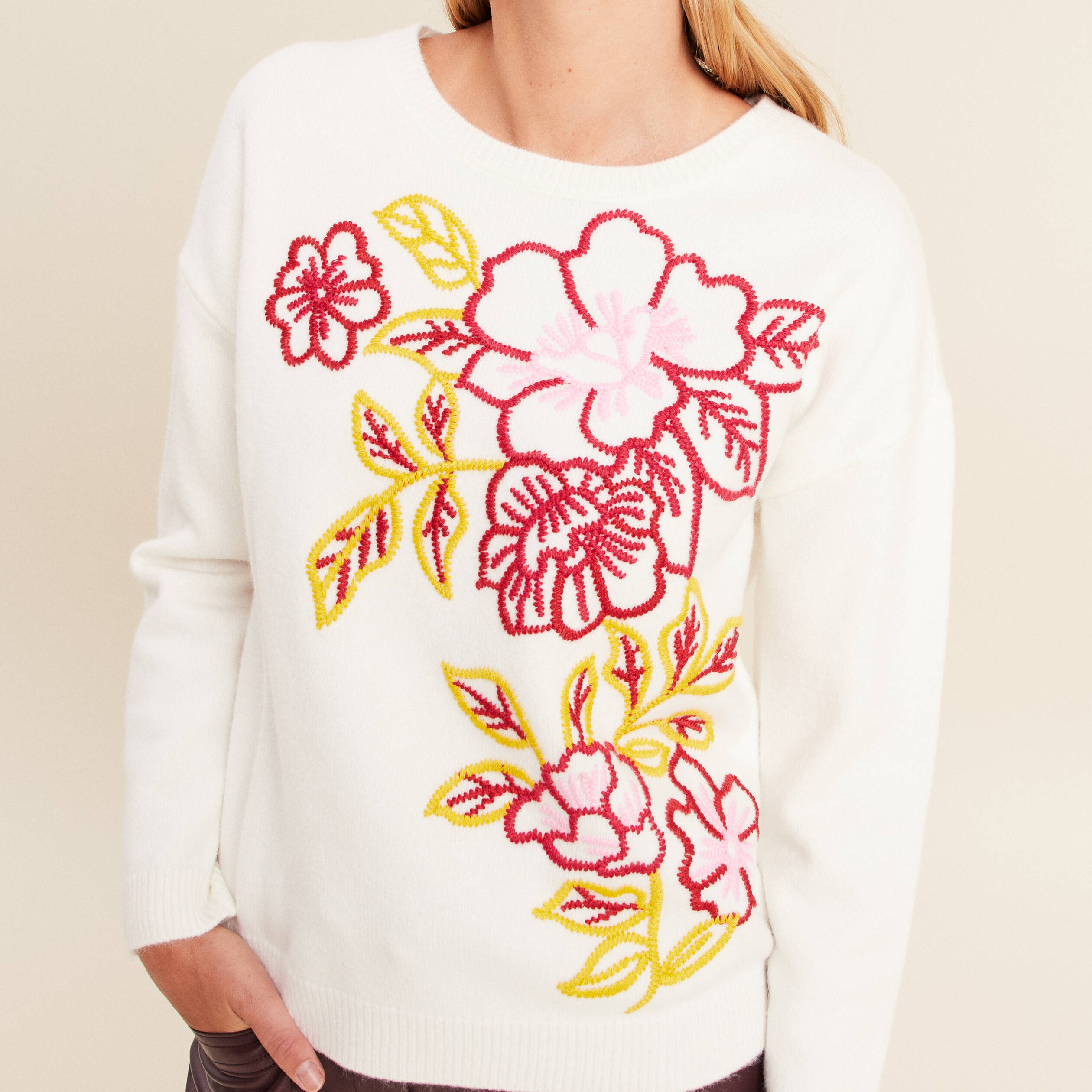Pull brod&eacute; col rond manches longues rose framboise femme