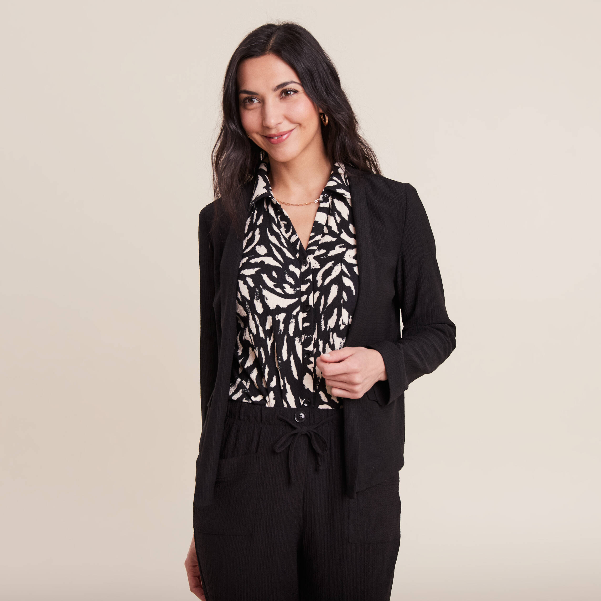 Veste en maille ajustée col châle noir femme