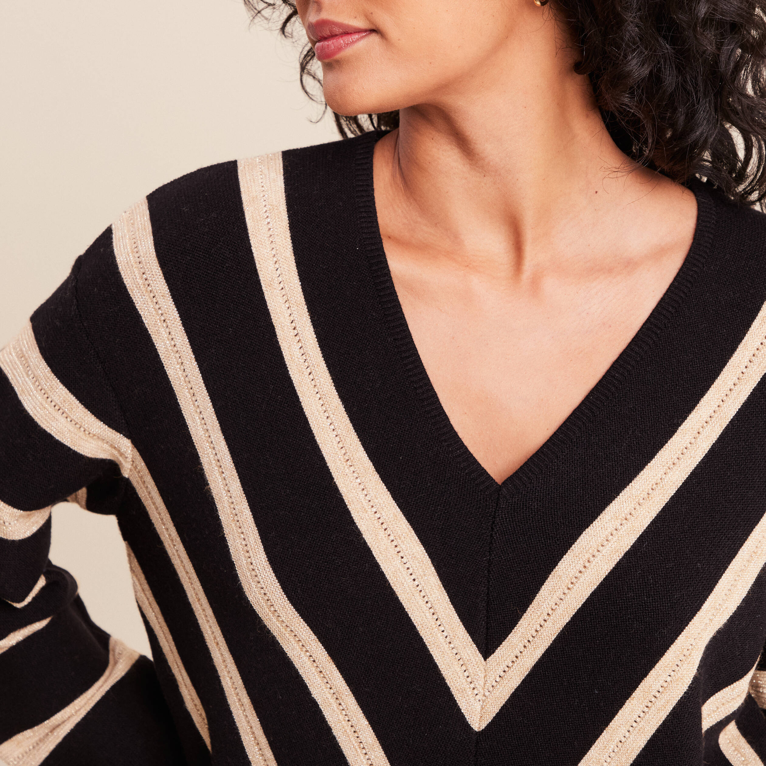 Pull droit court col v manches longues bleu femme