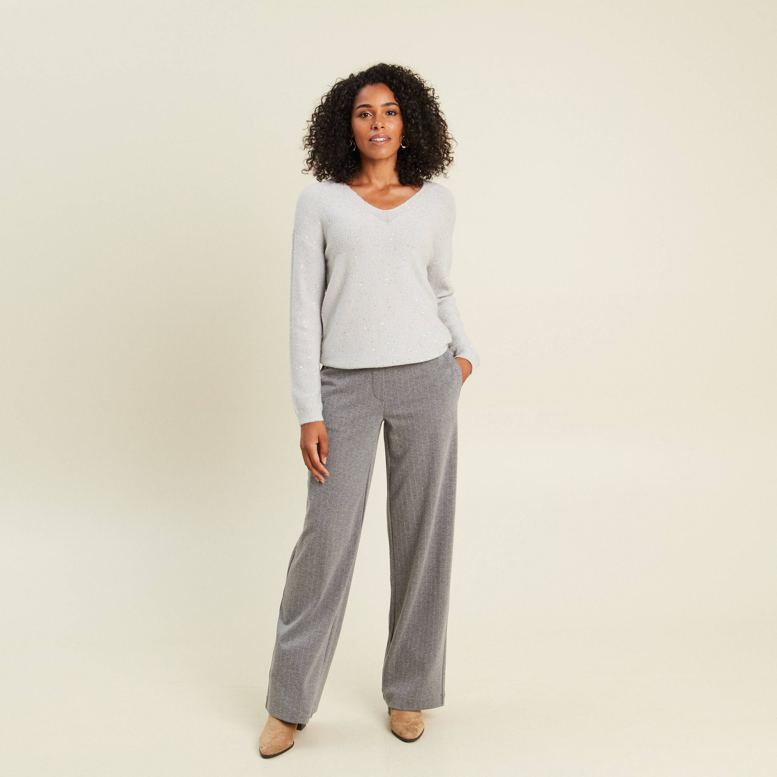 Pull col v manches longues &agrave; sequins gris clair femme