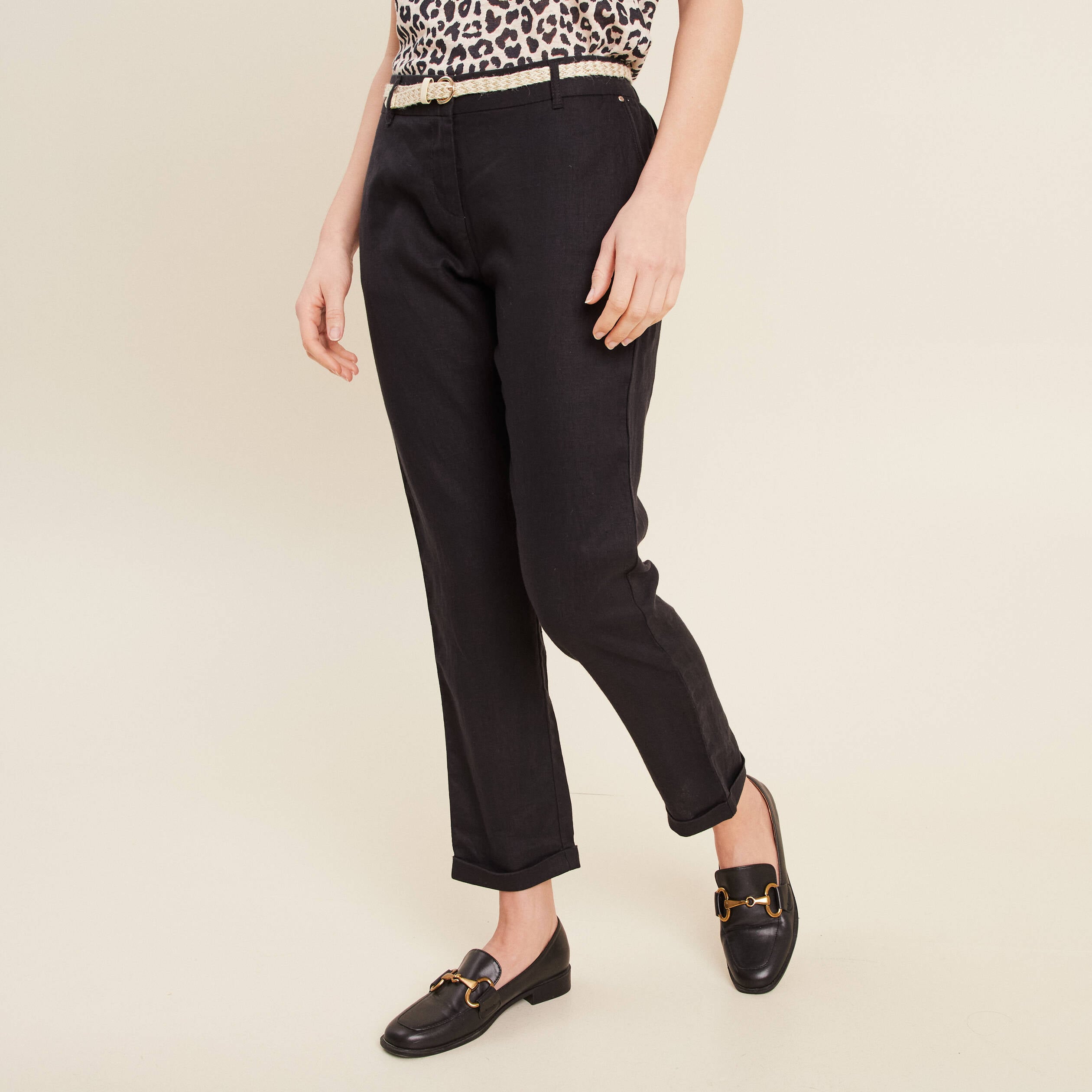 Pantalon coupe chino en lin ceintur&eacute; noir femme