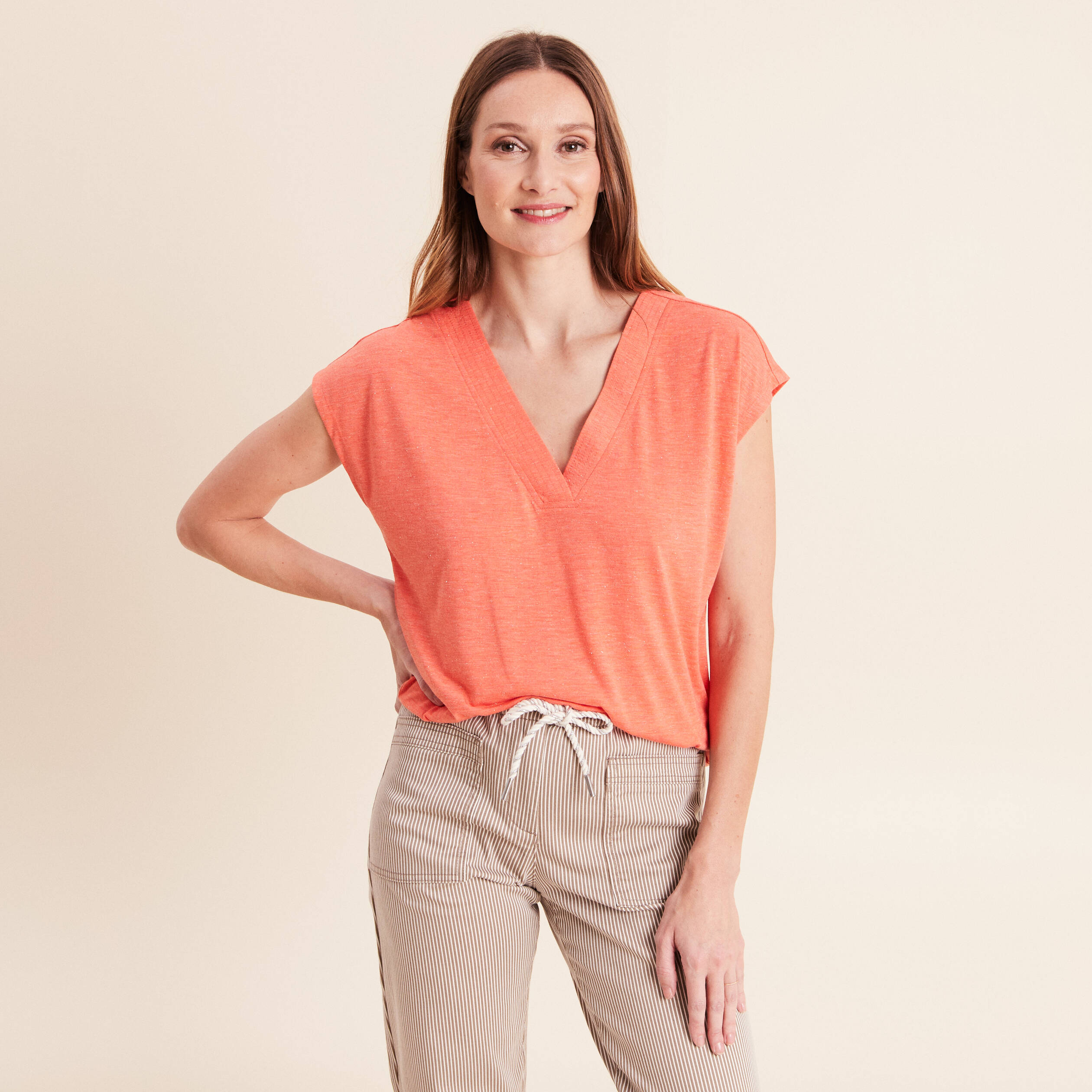 T-shirt col v manches courtes orange fluo femme