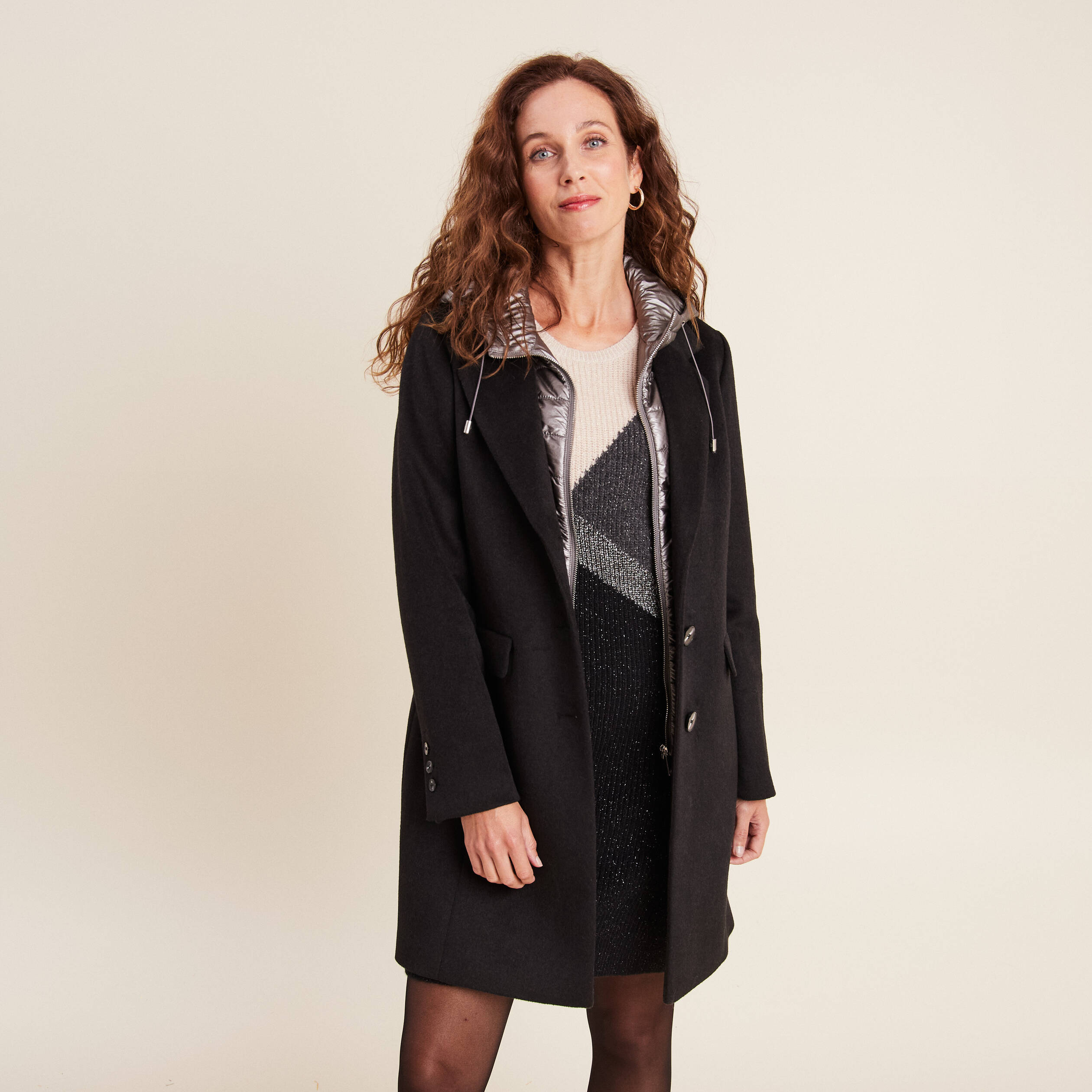 Manteau droit à capuche noir femme
