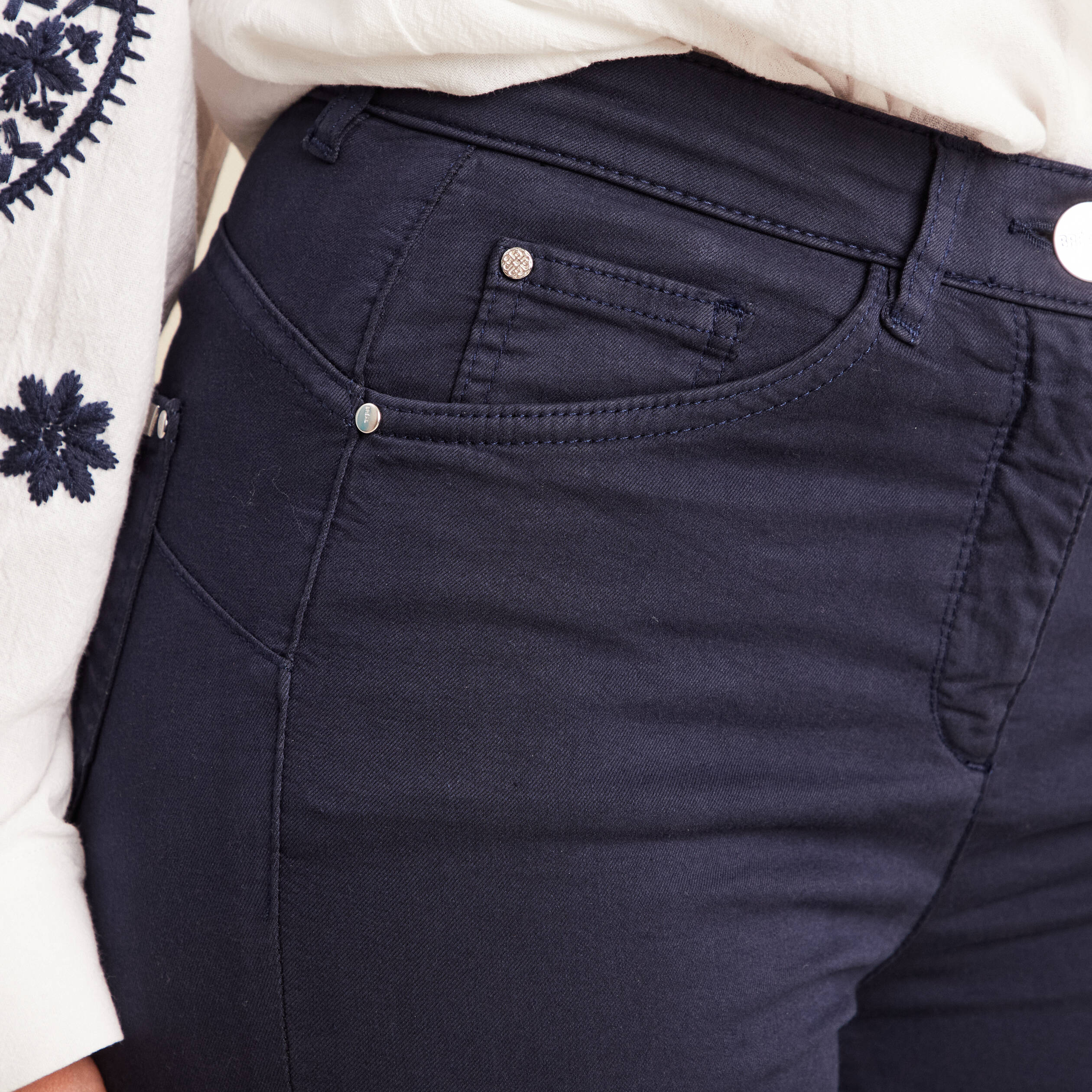Pantalon magique Le L&eacute;ger coupe ajust&eacute;e bleu marine femme
