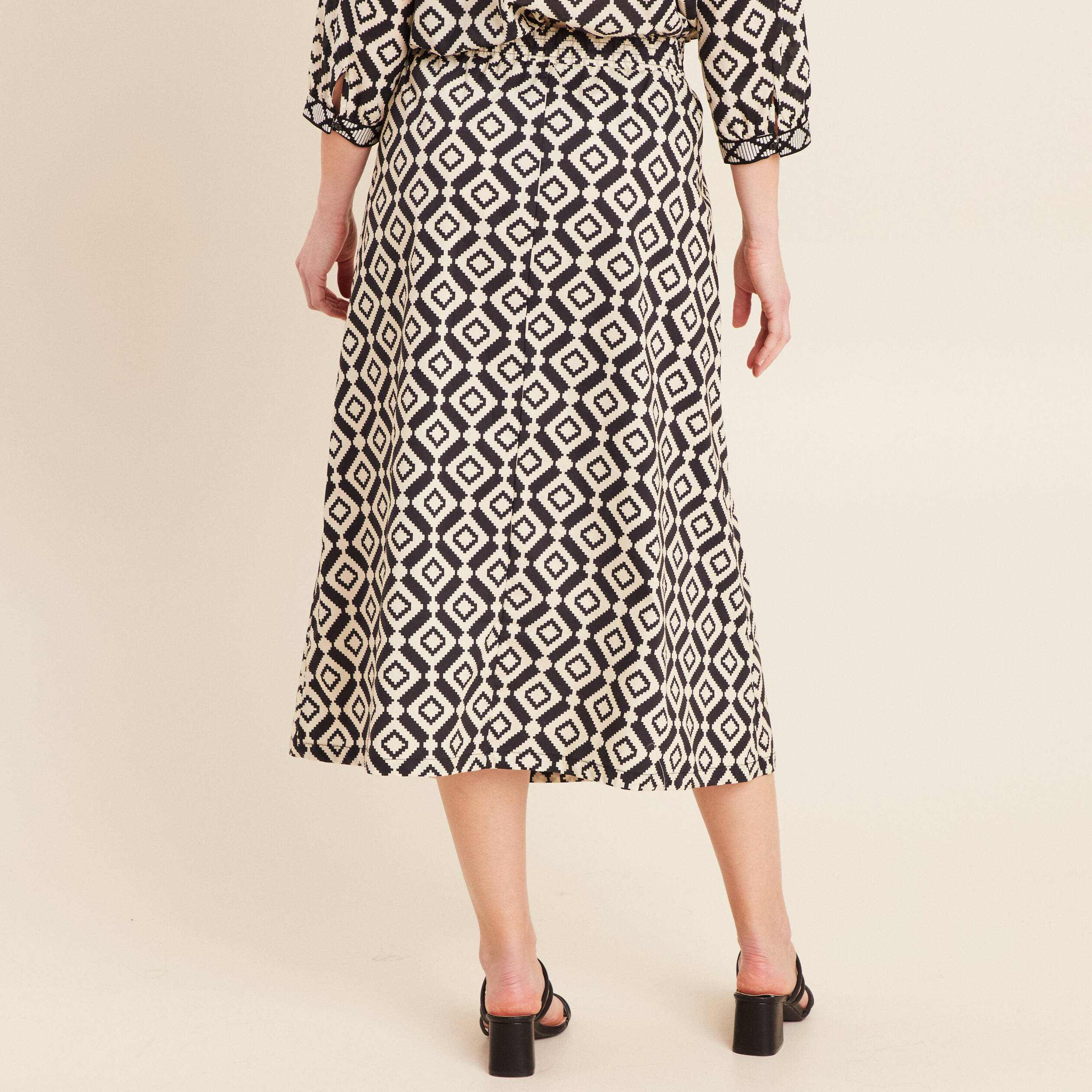 Jupe longue &eacute;vas&eacute;e noir femme