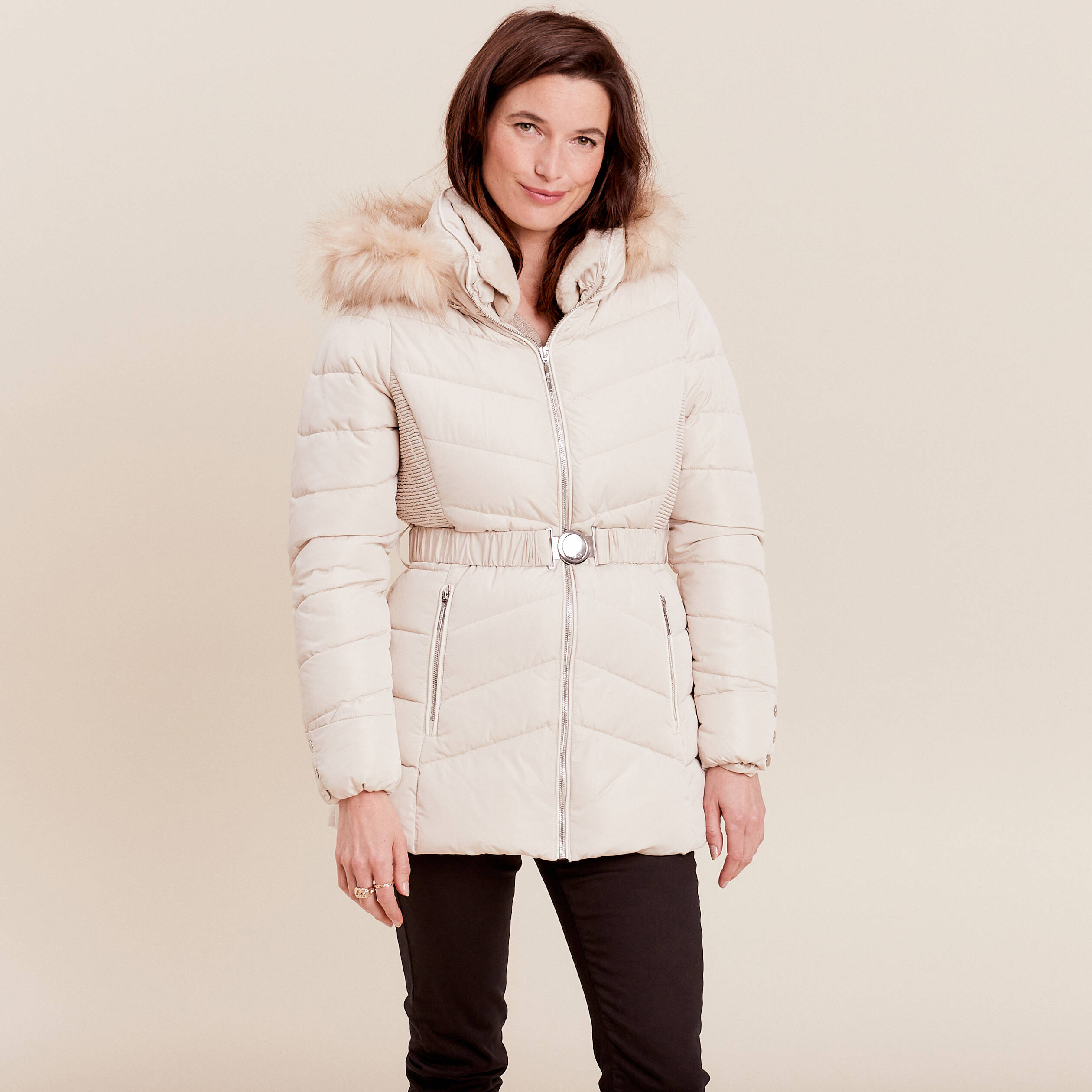 Doudoune femme sales cintrée capuche fourrure
