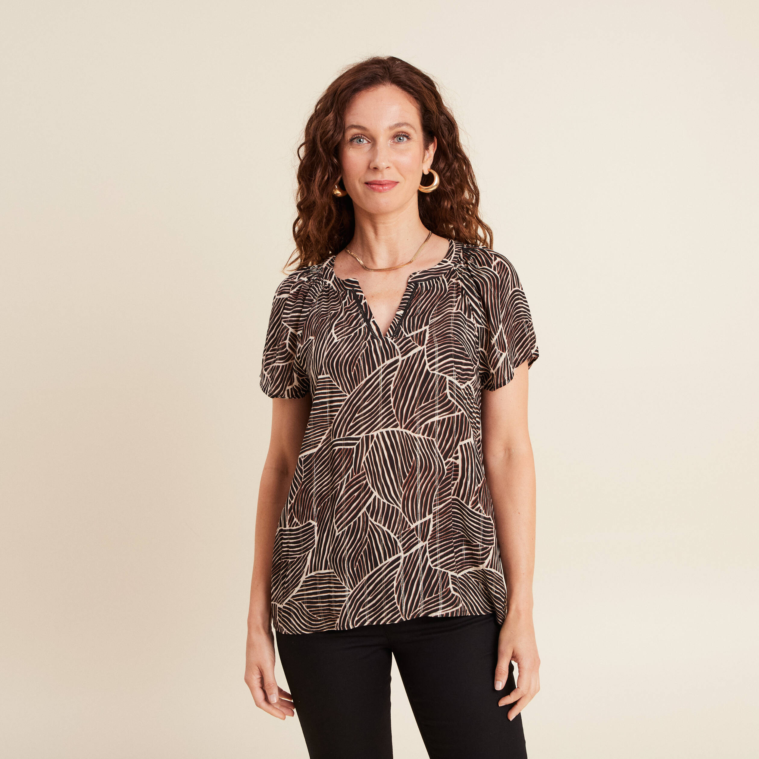 Blouse fluide col v manches courtes noir femme